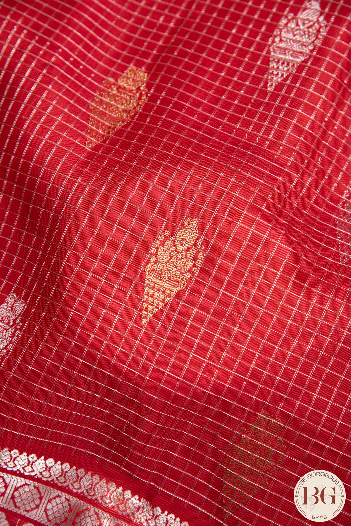 Kuttu Gadwal Pure silk handloom saree - red with green