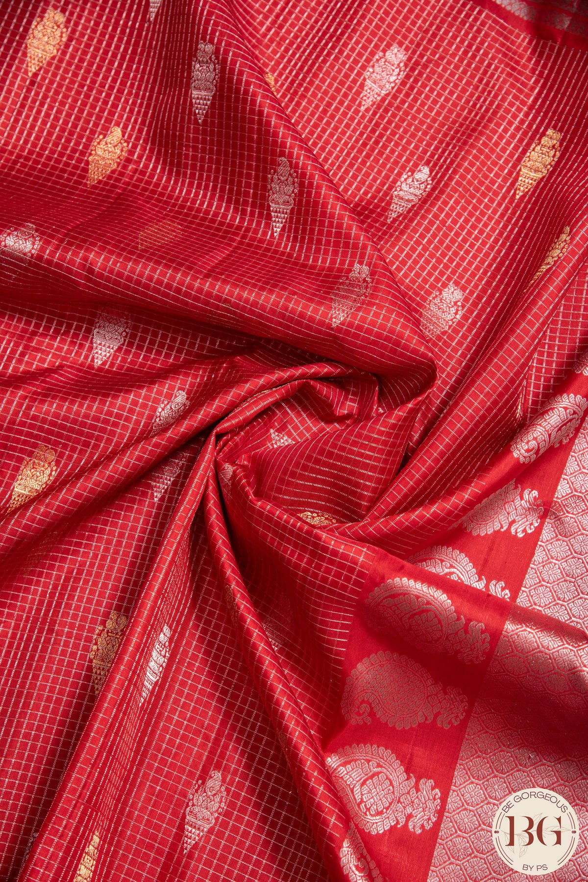 Kuttu Gadwal Pure silk handloom saree - red with green