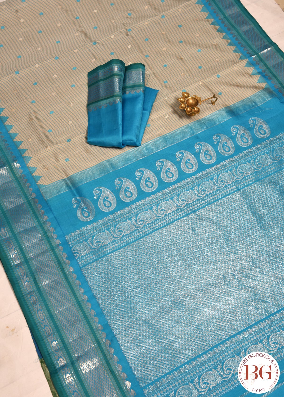 Kuttu Gadwal Pure silk handloom saree with silver zari - grey with blue