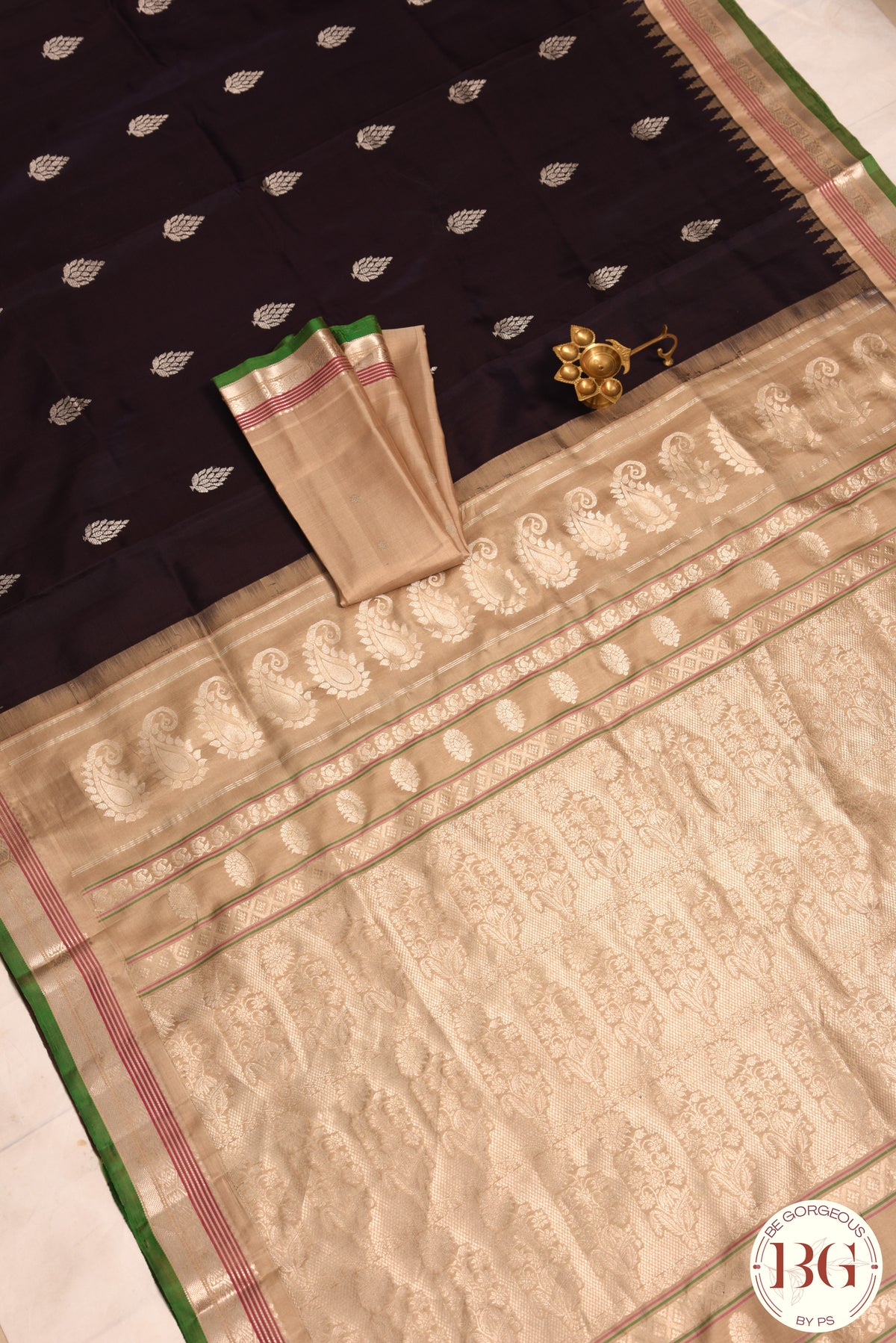 No Zari Kuttu Gadwal Pure handloom silk saree - coffee brown with beige