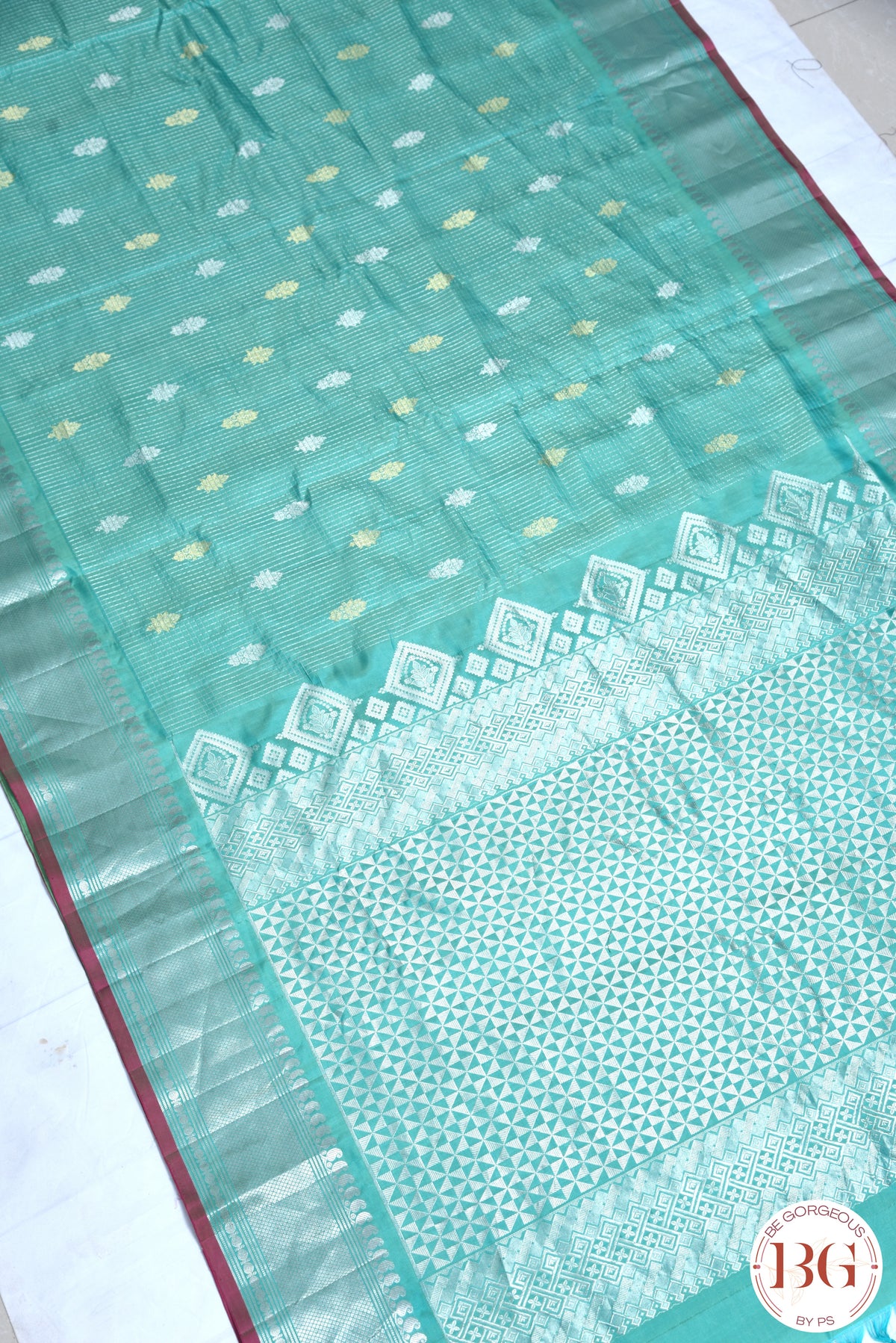 Kuttu Gadwal Pure silk handloom saree - light green