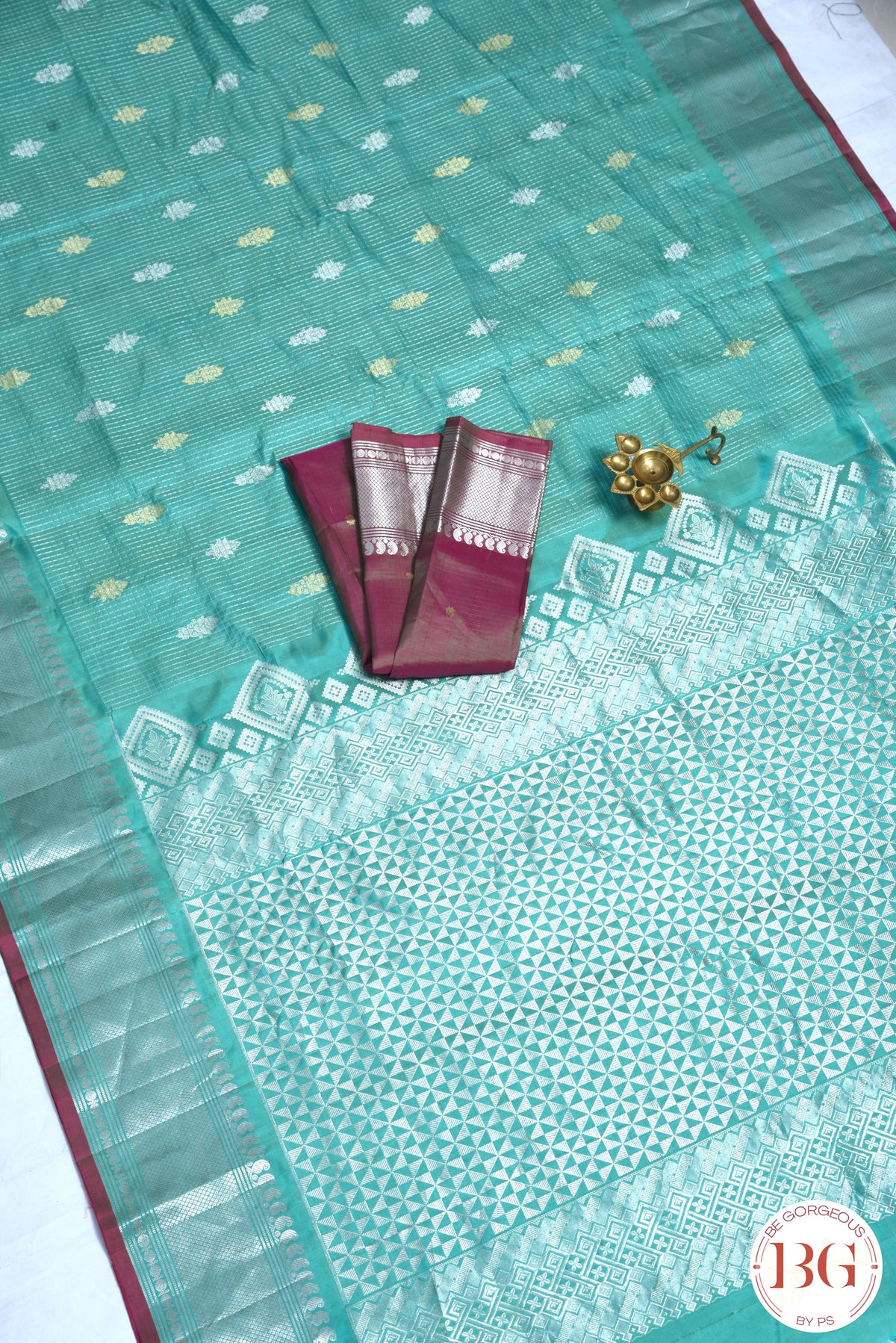 Kuttu Gadwal Pure silk handloom saree - light green