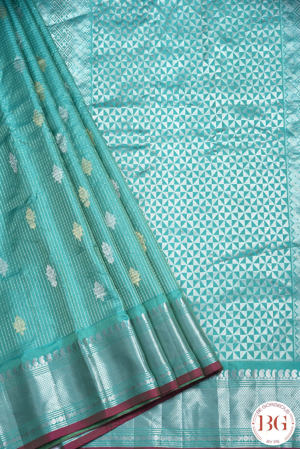 Kuttu Gadwal Pure silk handloom saree - light green