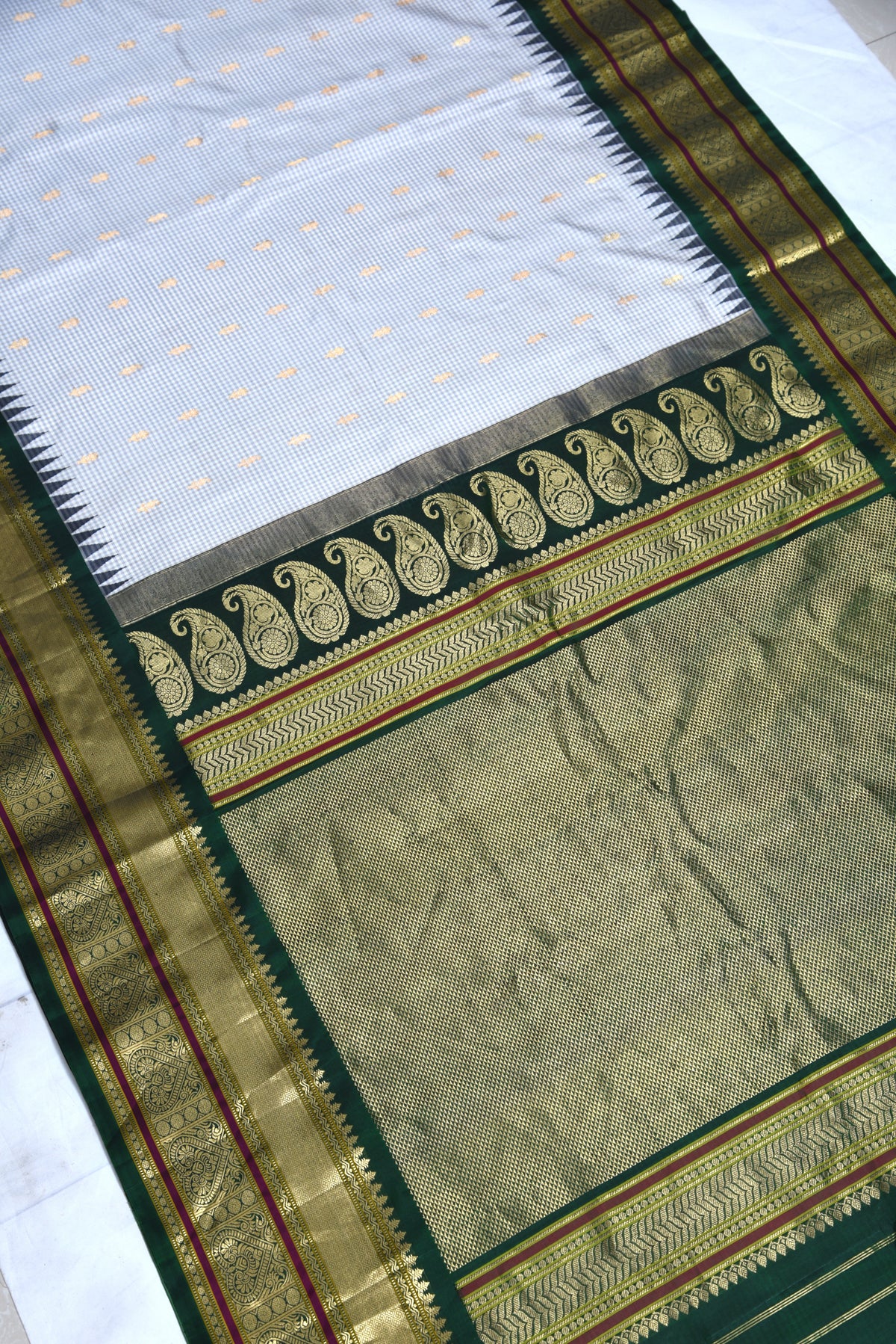 Kuttu Gadwal Pure silk handloom saree - grey with green