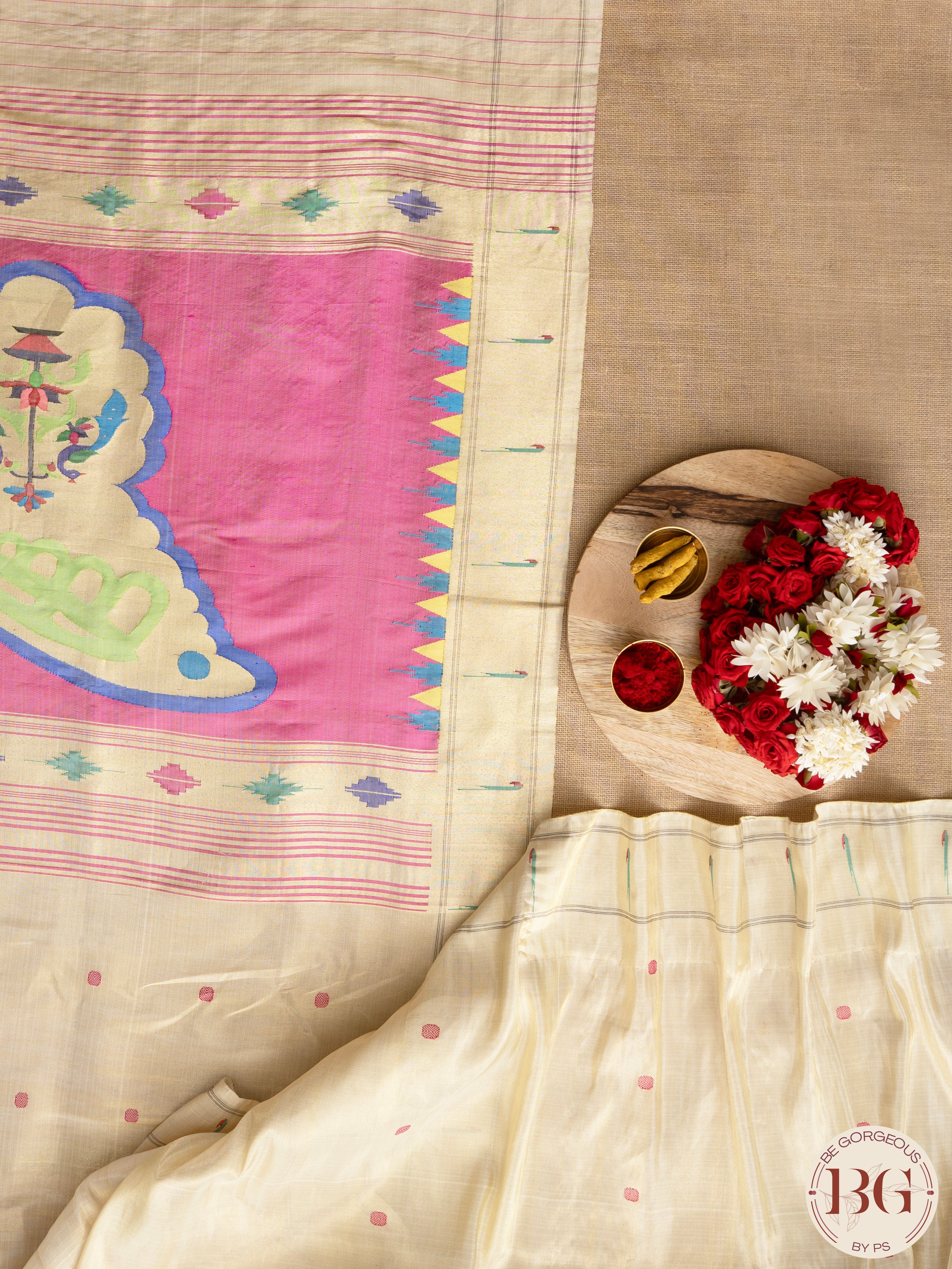 Paithani Pure silk handloom saree with Single muniya - Off White Pink