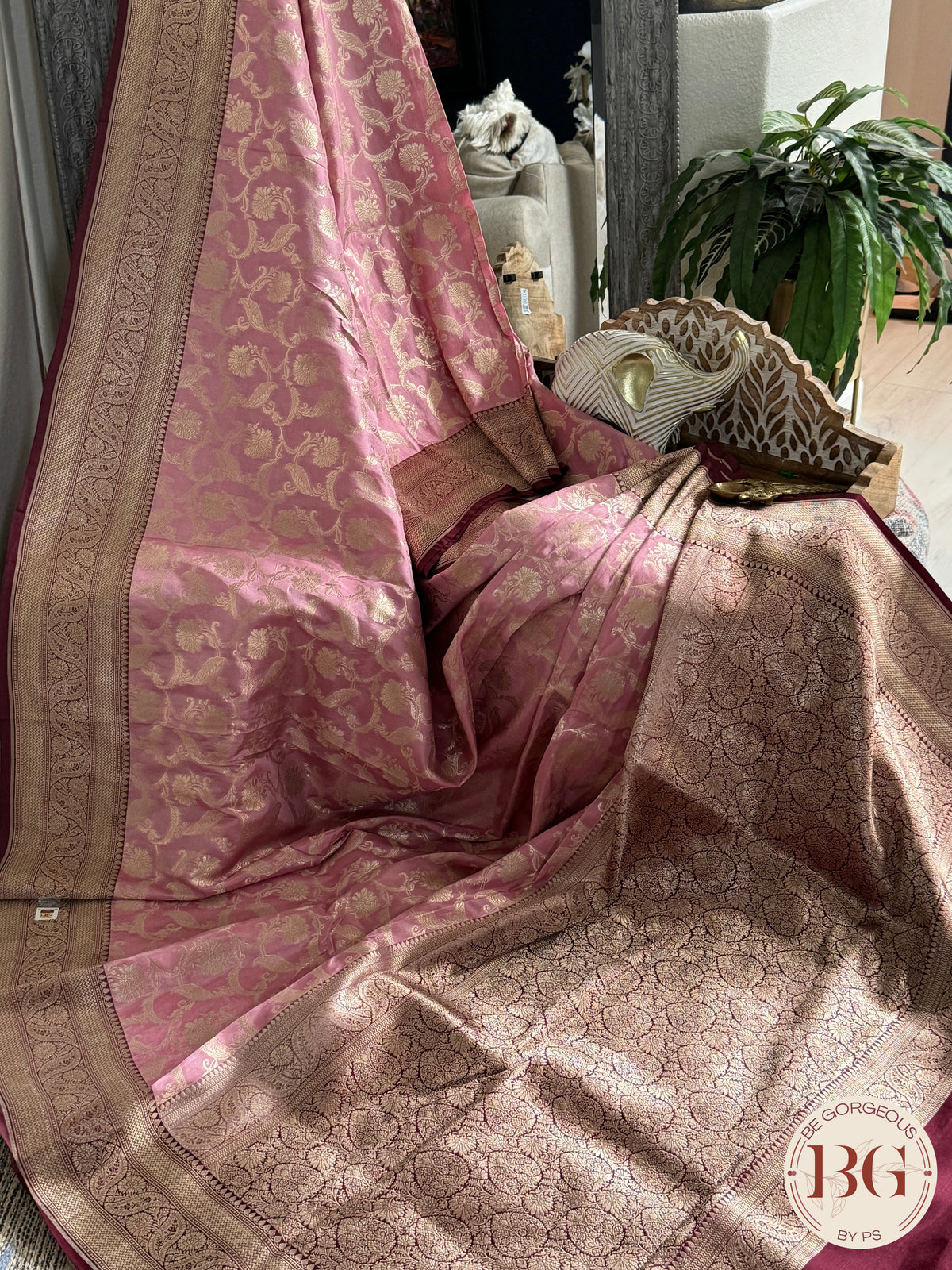 Pure Banarasi Handloom Katan Silk Contrast Border Pallu Golden Zari Cutwork Weaving Saree - Baby Pink
Silkmark certfiied