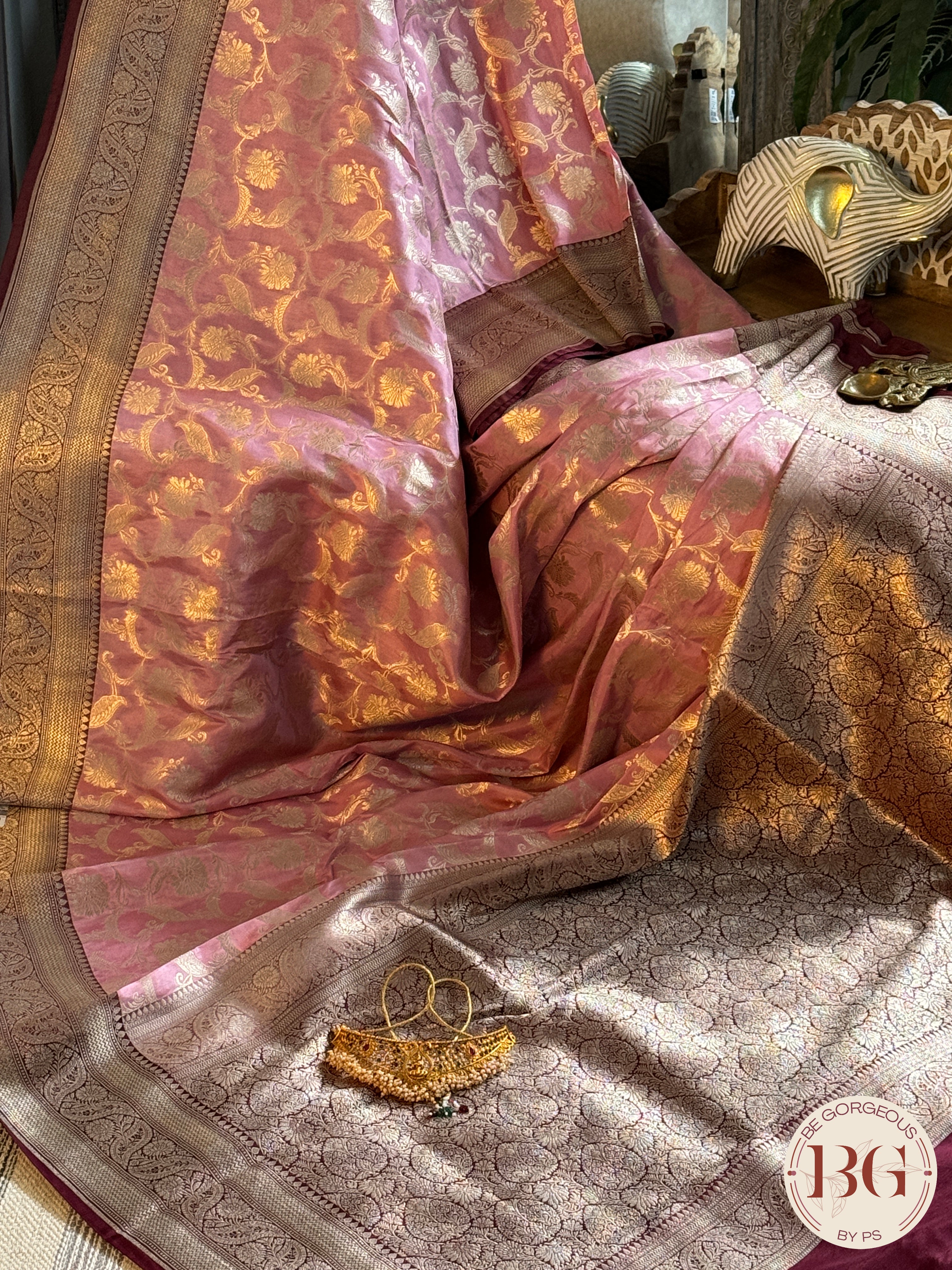 Pure Banarasi Handloom Katan Silk Contrast Border Pallu Golden Zari Cutwork Weaving Saree - Baby Pink
Silkmark certfiied