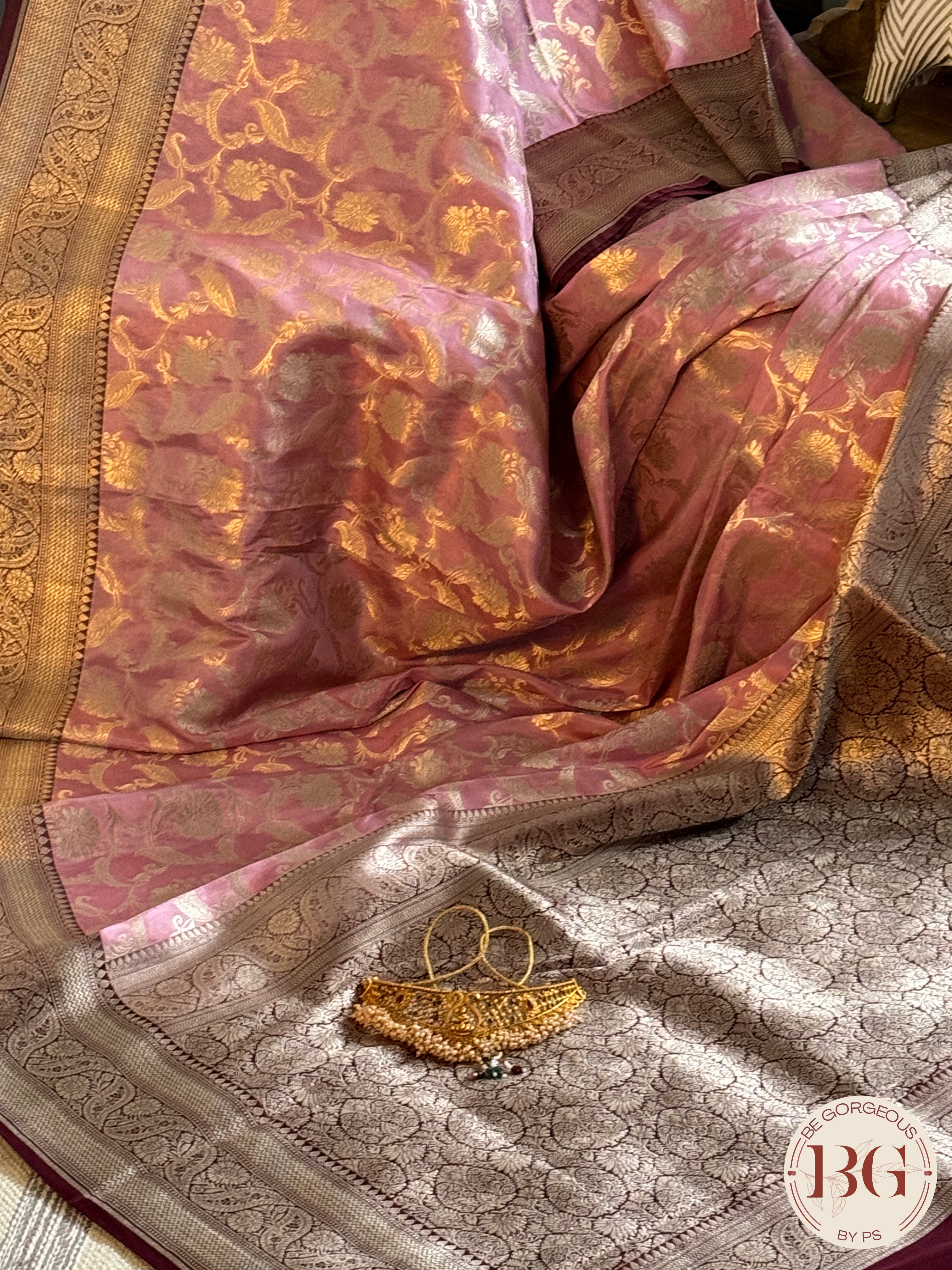 Pure Banarasi Handloom Katan Silk Contrast Border Pallu Golden Zari Cutwork Weaving Saree - Baby Pink
Silkmark certfiied