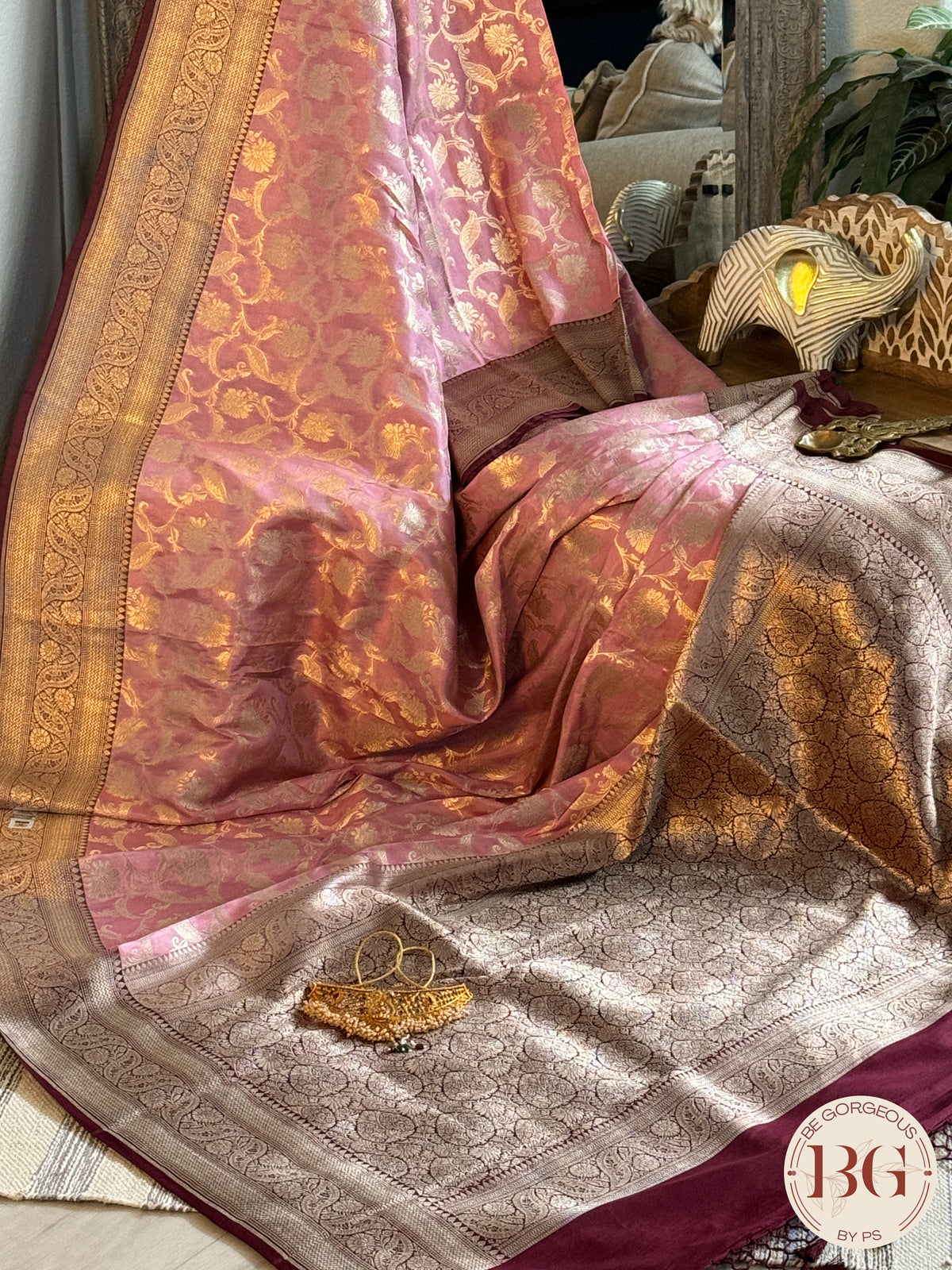 Pure Banarasi Handloom Katan Silk Contrast Border Pallu Golden Zari Cutwork Weaving Saree - Baby Pink
Silkmark certfiied