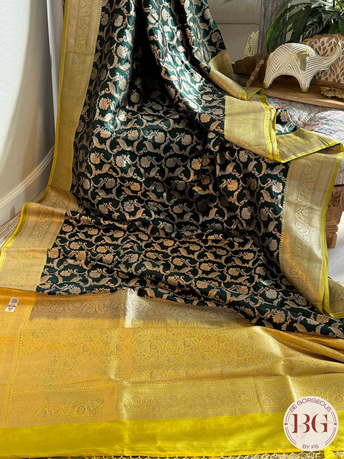 Pure Banarasi Handloom Katan Silk Contrast Border Pallu Golden Zari Cutwork Weaving Saree - Green Yellow
Silkmark certfiied