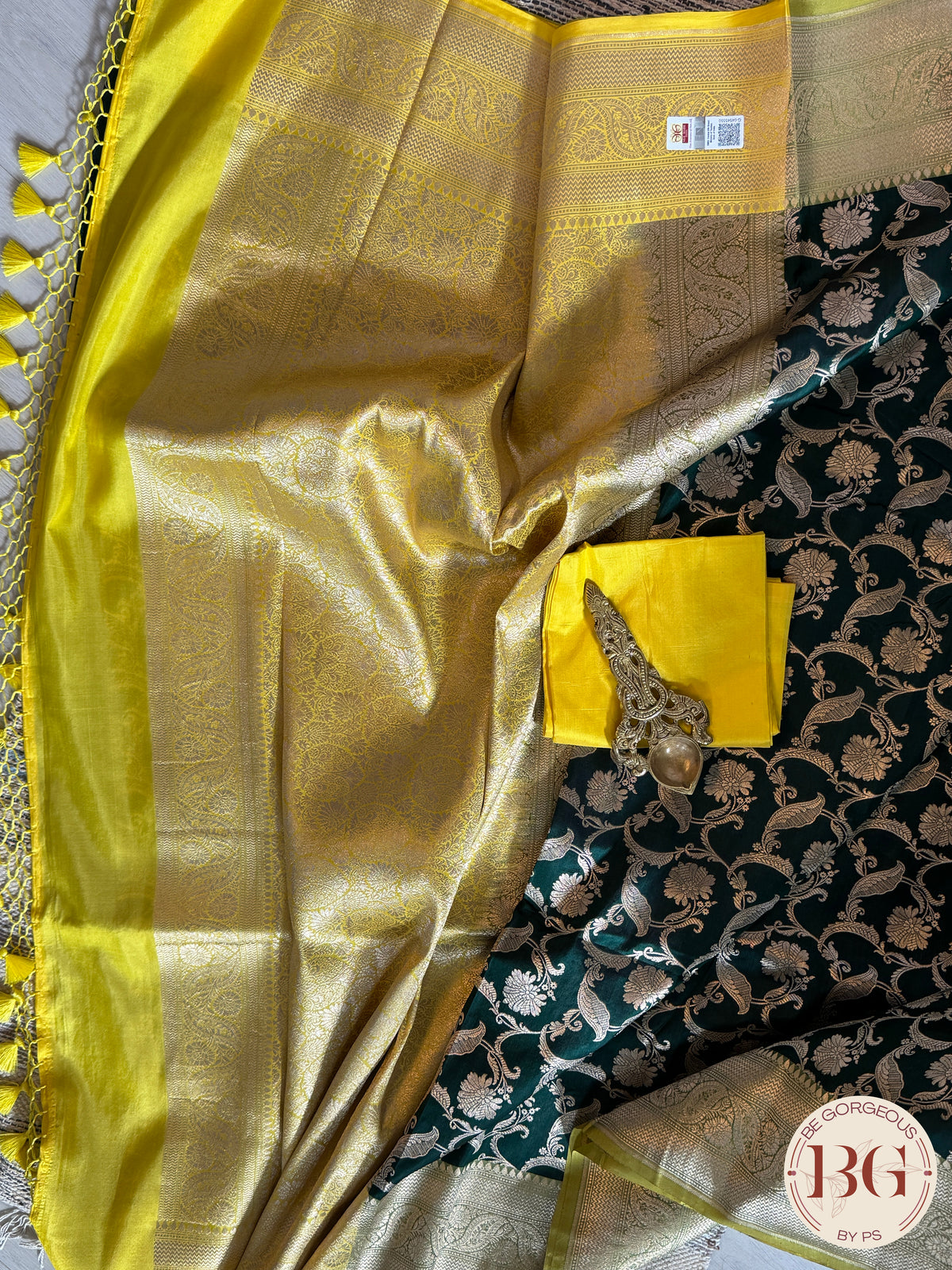 Pure Banarasi Handloom Katan Silk Contrast Border Pallu Golden Zari Cutwork Weaving Saree - Green Yellow
Silkmark certfiied