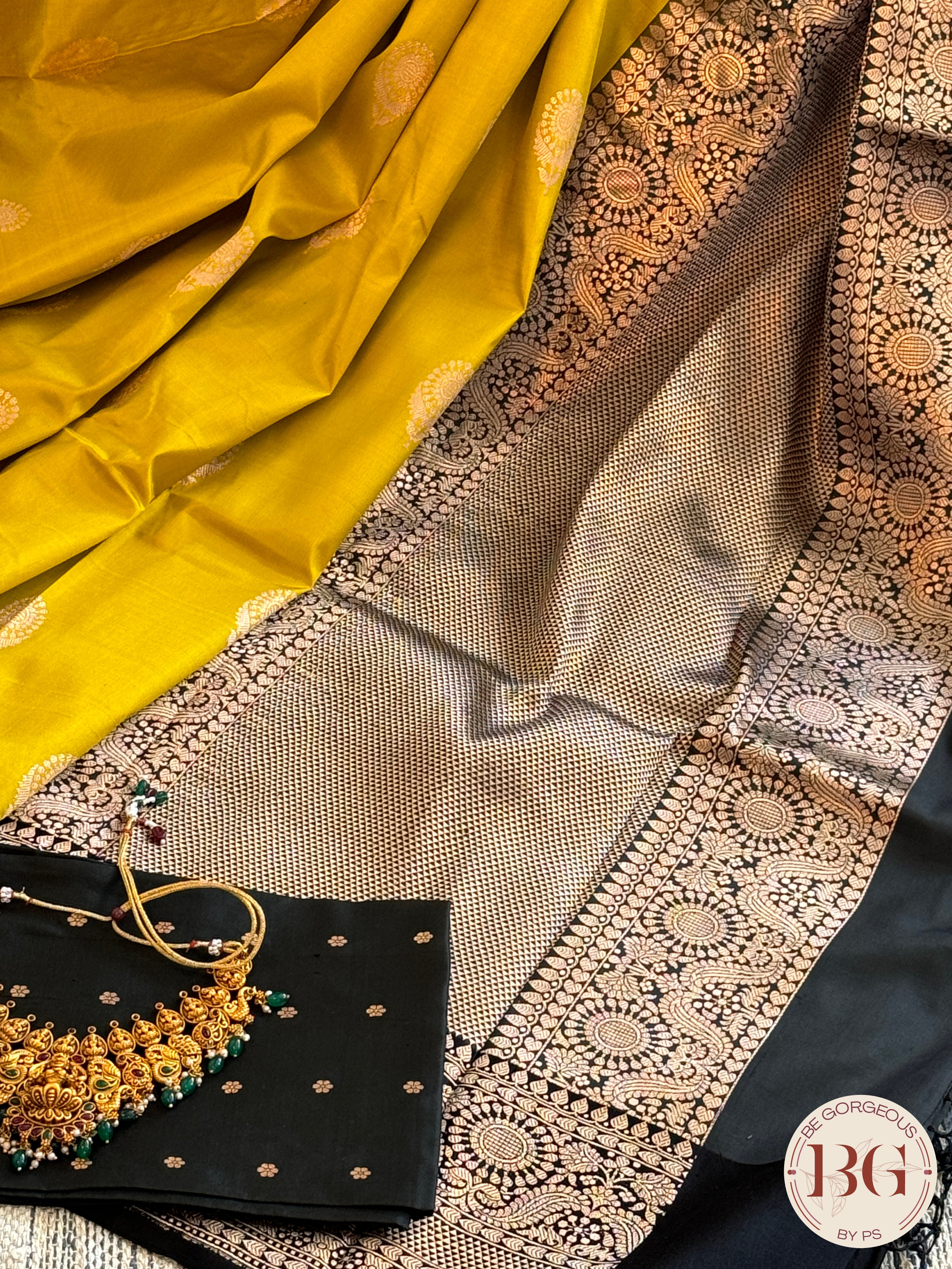 Pure Banarasi Handloom Katan Silk Kadhua Weaved Contrast Border Pallu Saree - Yellow Black
Silkmark certfiied