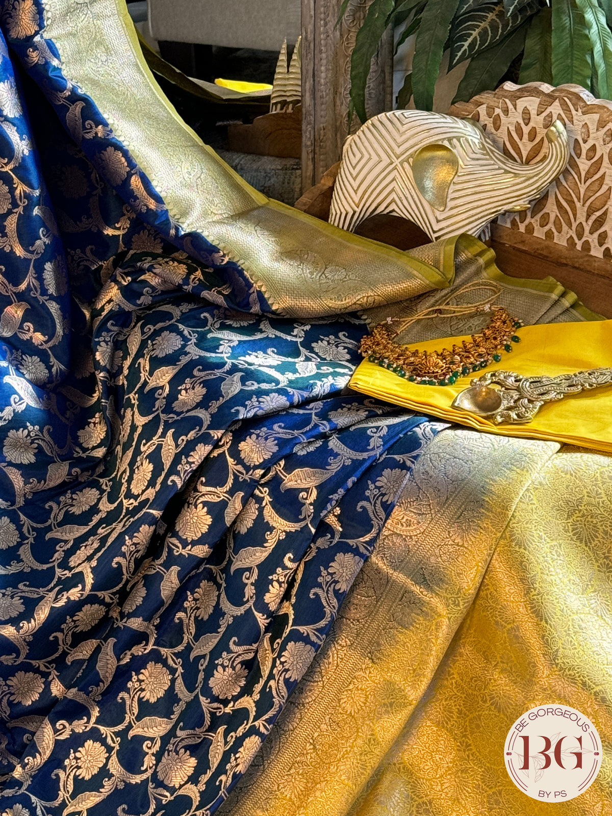 Pure Banarasi Handloom Katan Silk Contrast Border Pallu Golden Zari Cutwork Weaving Saree - Blue Green
Silkmark certfiied