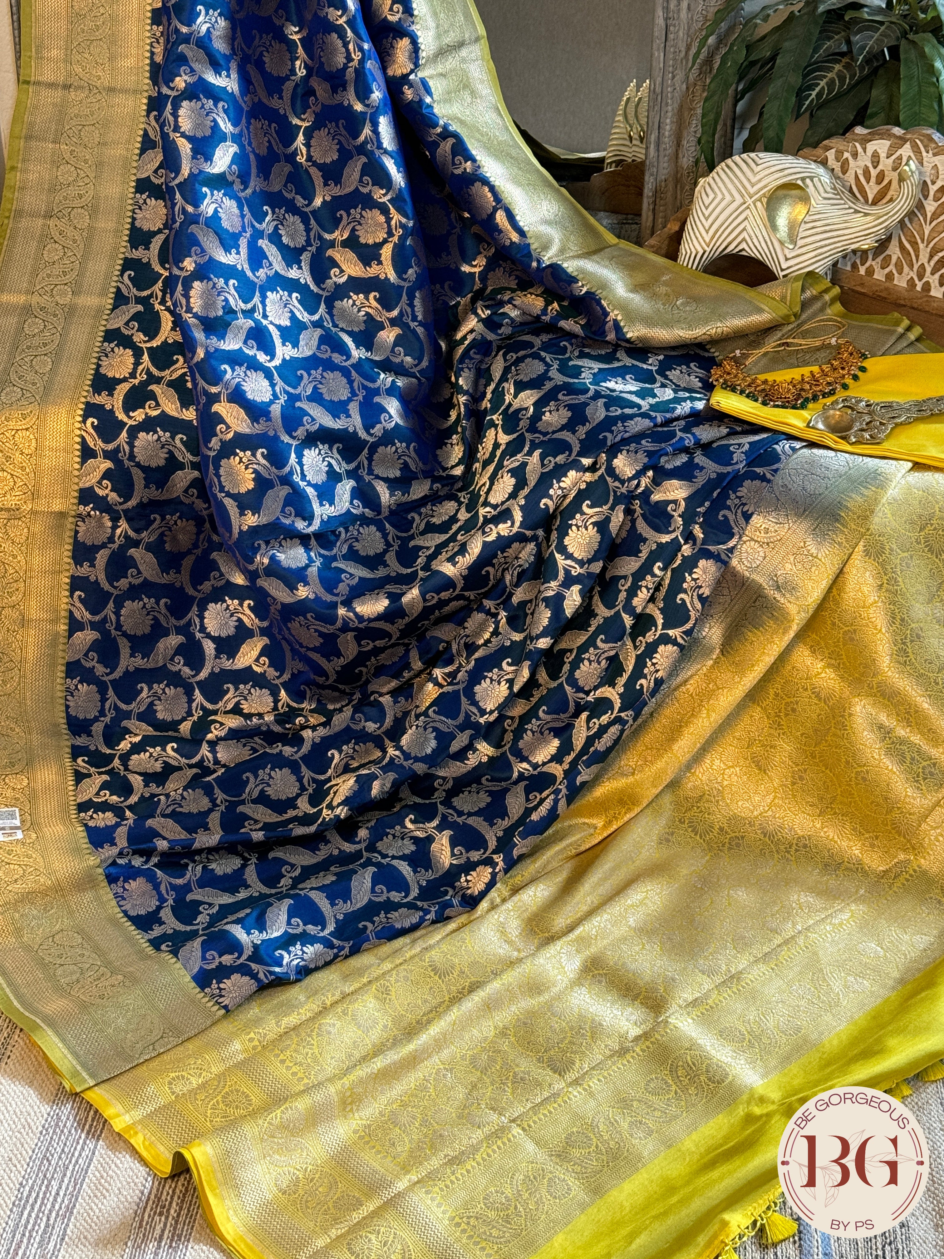 Pure Banarasi Handloom Katan Silk Contrast Border Pallu Golden Zari Cutwork Weaving Saree - Blue Green
Silkmark certfiied