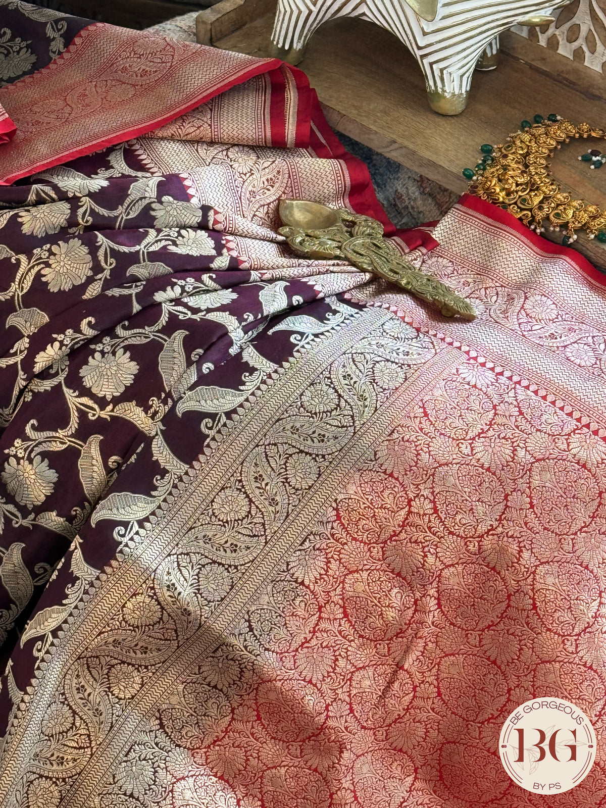 Pure Banarasi Handloom Katan Silk Contrast Border Pallu Golden Zari Cutwork Weaving Saree - Purple Red
Silkmark certfiied