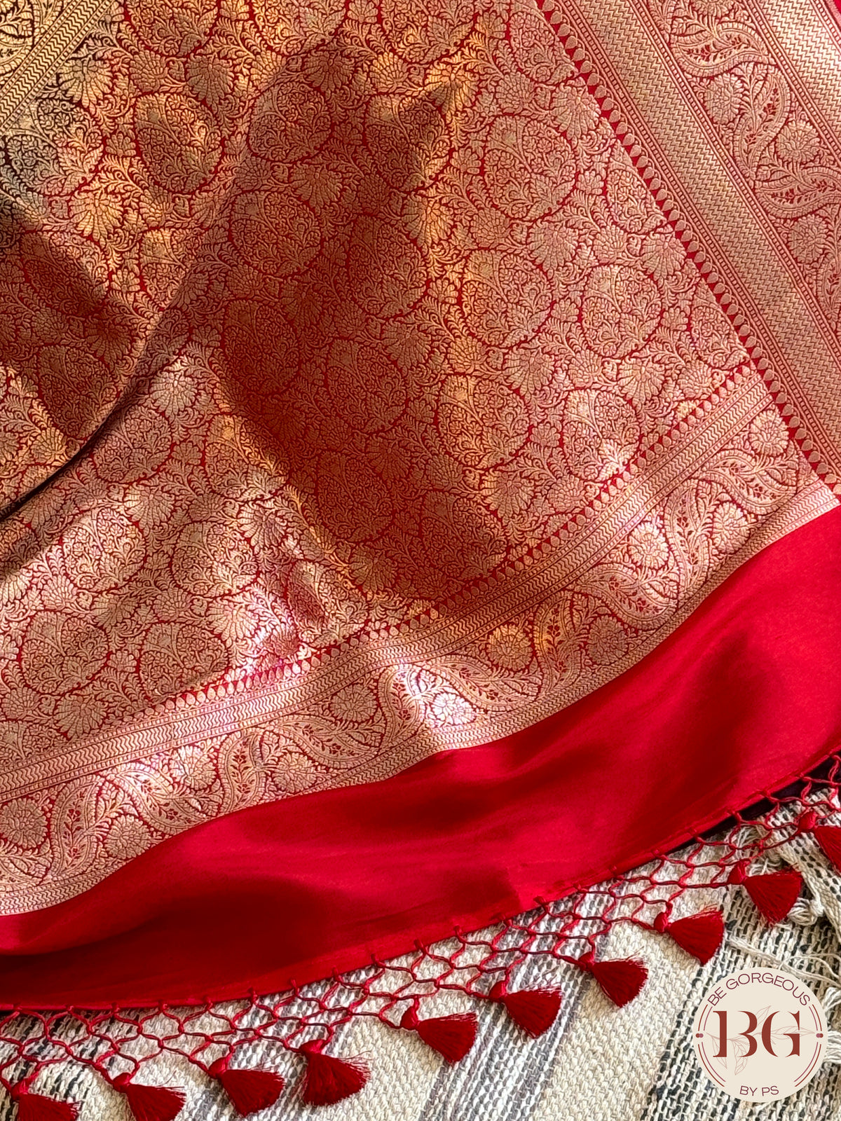 Pure Banarasi Handloom Katan Silk Contrast Border Pallu Golden Zari Cutwork Weaving Saree - Purple Red
Silkmark certfiied