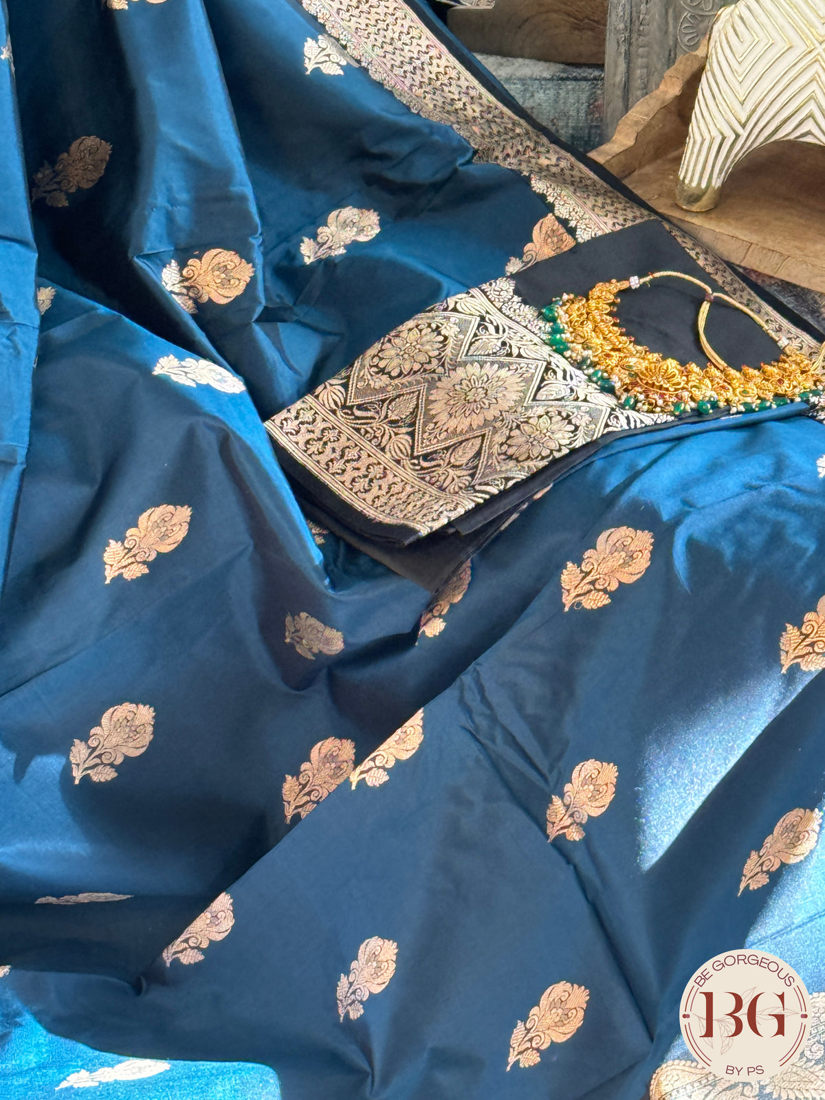 Pure Banarasi Handloom Katan Silk Kadhua Weaved Contrast Border Pallu Saree - Turqoise Black
Silkmark certfiied