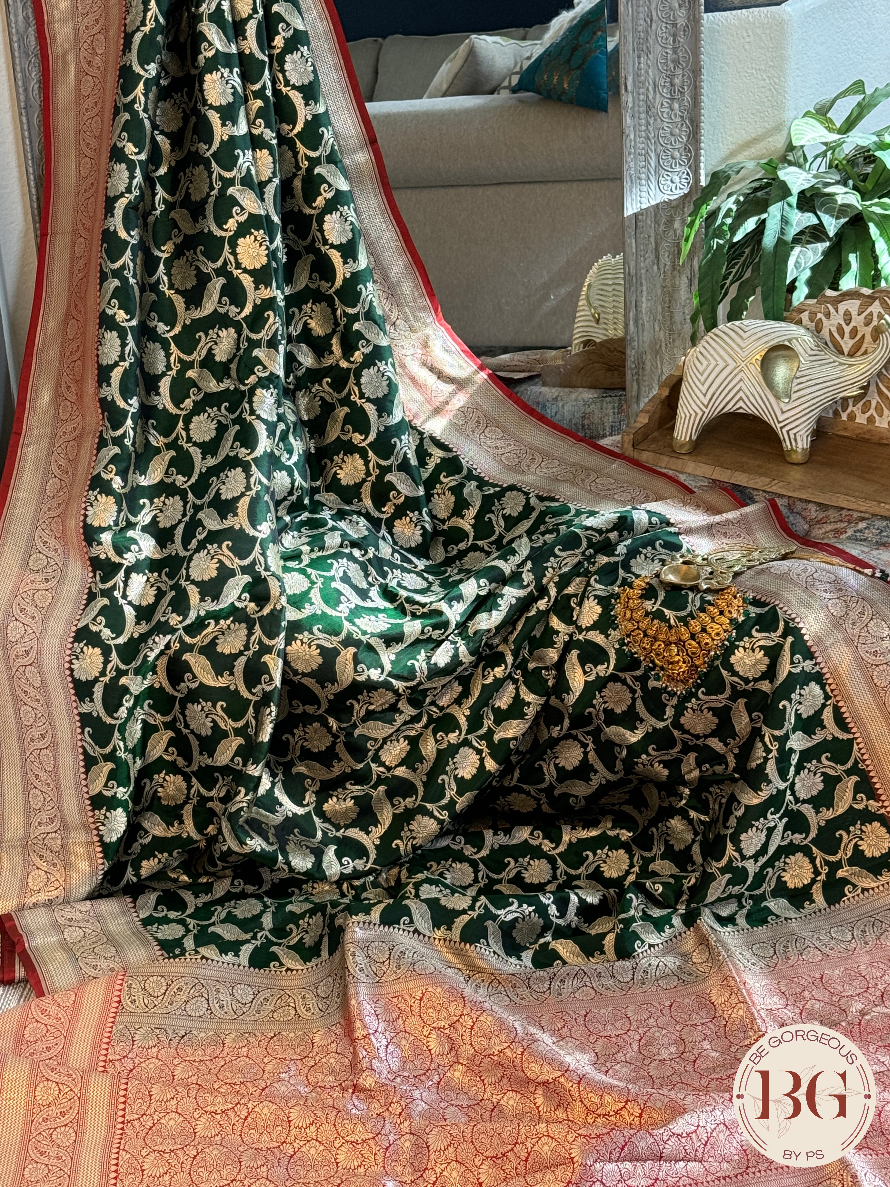 Pure Banarasi Handloom Katan Silk Contrast Border Pallu Golden Zari Cutwork Weaving Saree - Green Red
Silkmark certfiied