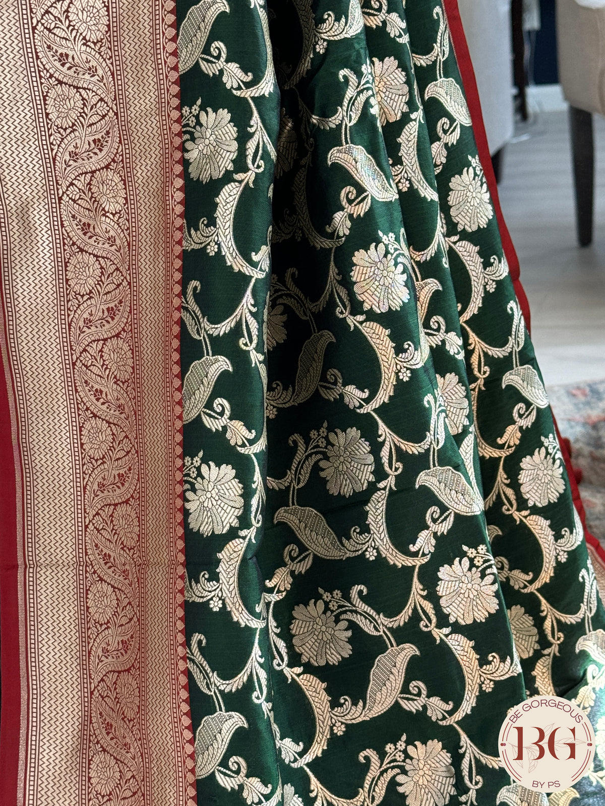 Pure Banarasi Handloom Katan Silk Contrast Border Pallu Golden Zari Cutwork Weaving Saree - Green Red
Silkmark certfiied