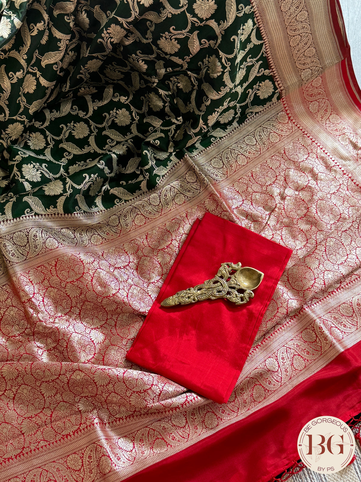 Pure Banarasi Handloom Katan Silk Contrast Border Pallu Golden Zari Cutwork Weaving Saree - Green Red
Silkmark certfiied