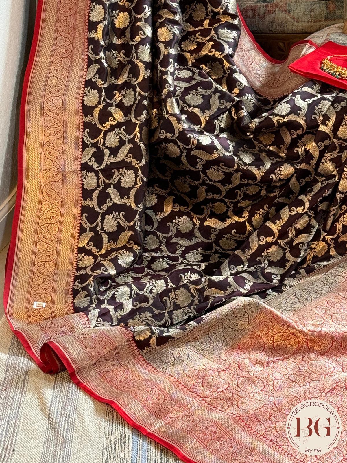 Pure Banarasi Handloom Katan Silk Contrast Border Pallu Golden Zari Cutwork Weaving Saree - Dark Brown Red Silkmark certfiied