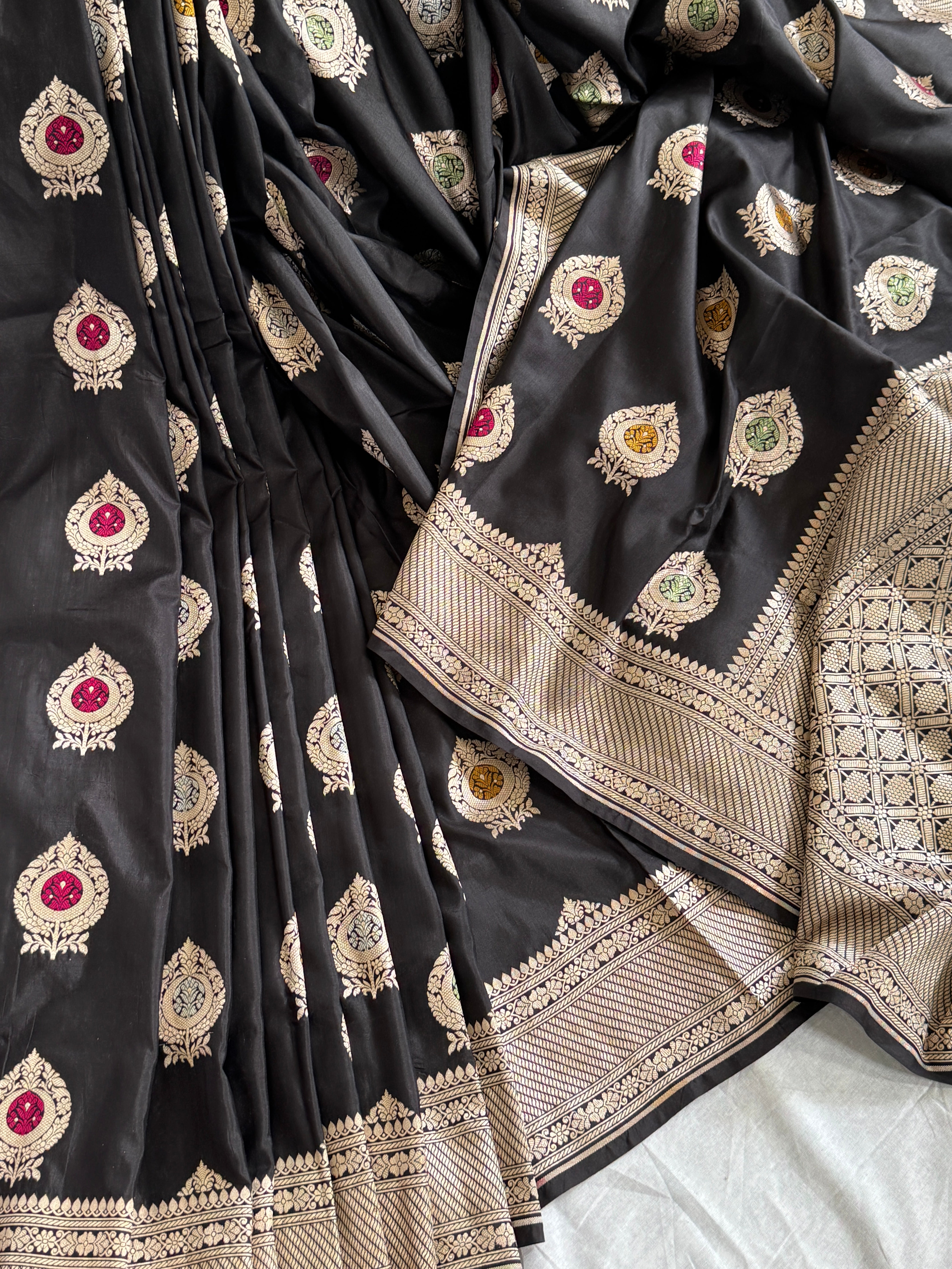 Banarasi Handwoven Katan Silk meenakari weaved saree with silkmark certficate - Black