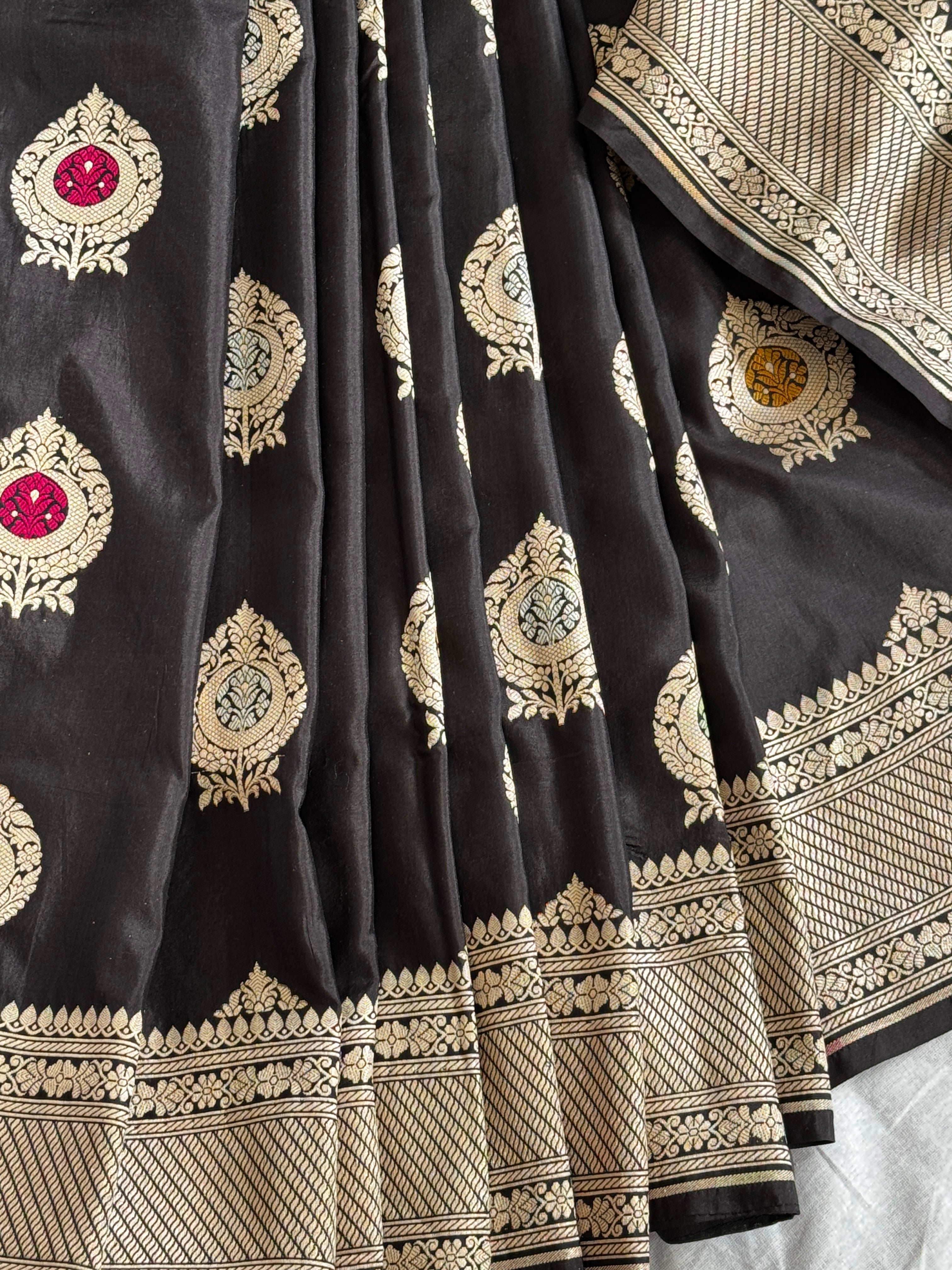 Banarasi Handwoven Katan Silk meenakari weaved saree with silkmark certficate - Black