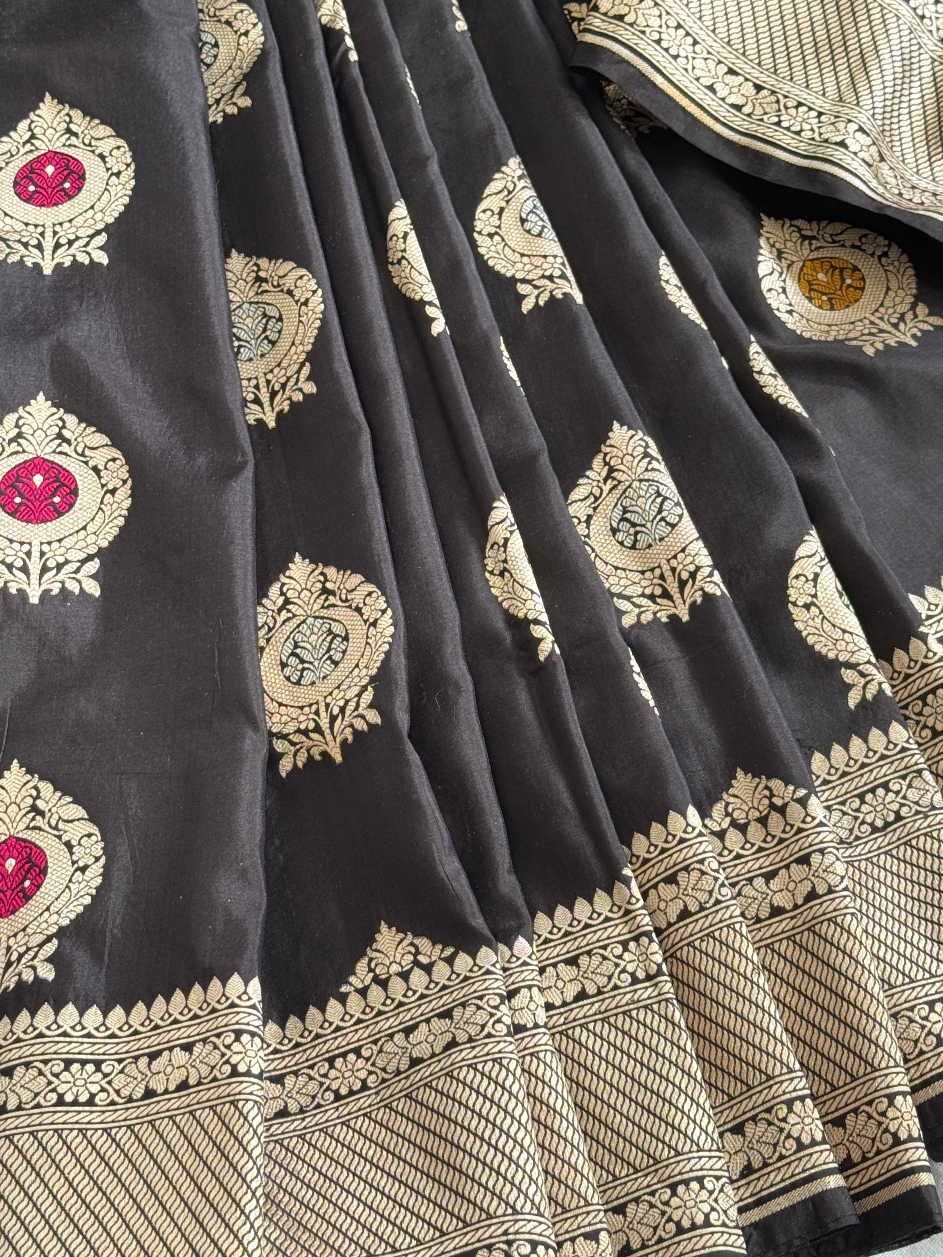 Banarasi Handwoven Katan Silk meenakari weaved saree with silkmark certficate - Black