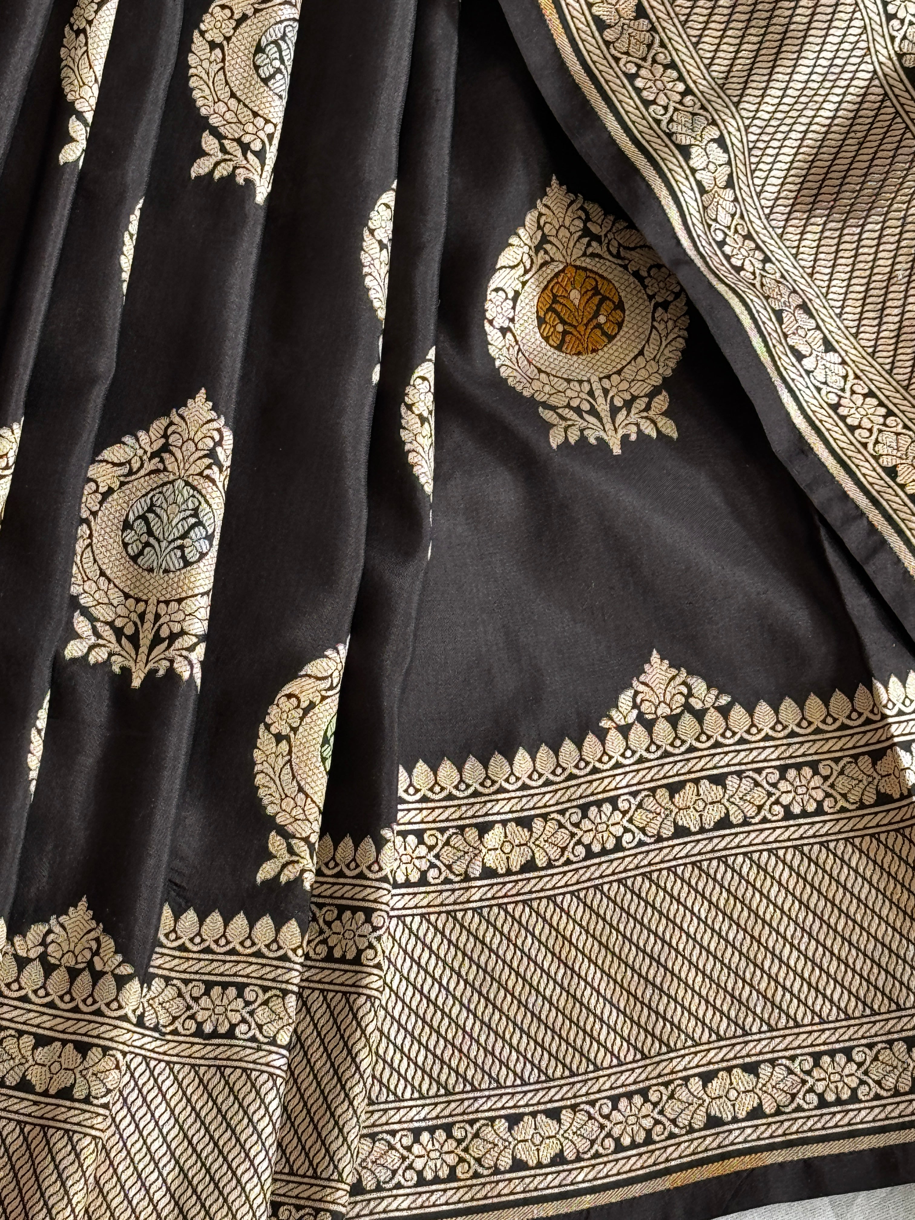 Banarasi Handwoven Katan Silk meenakari weaved saree with silkmark certficate - Black