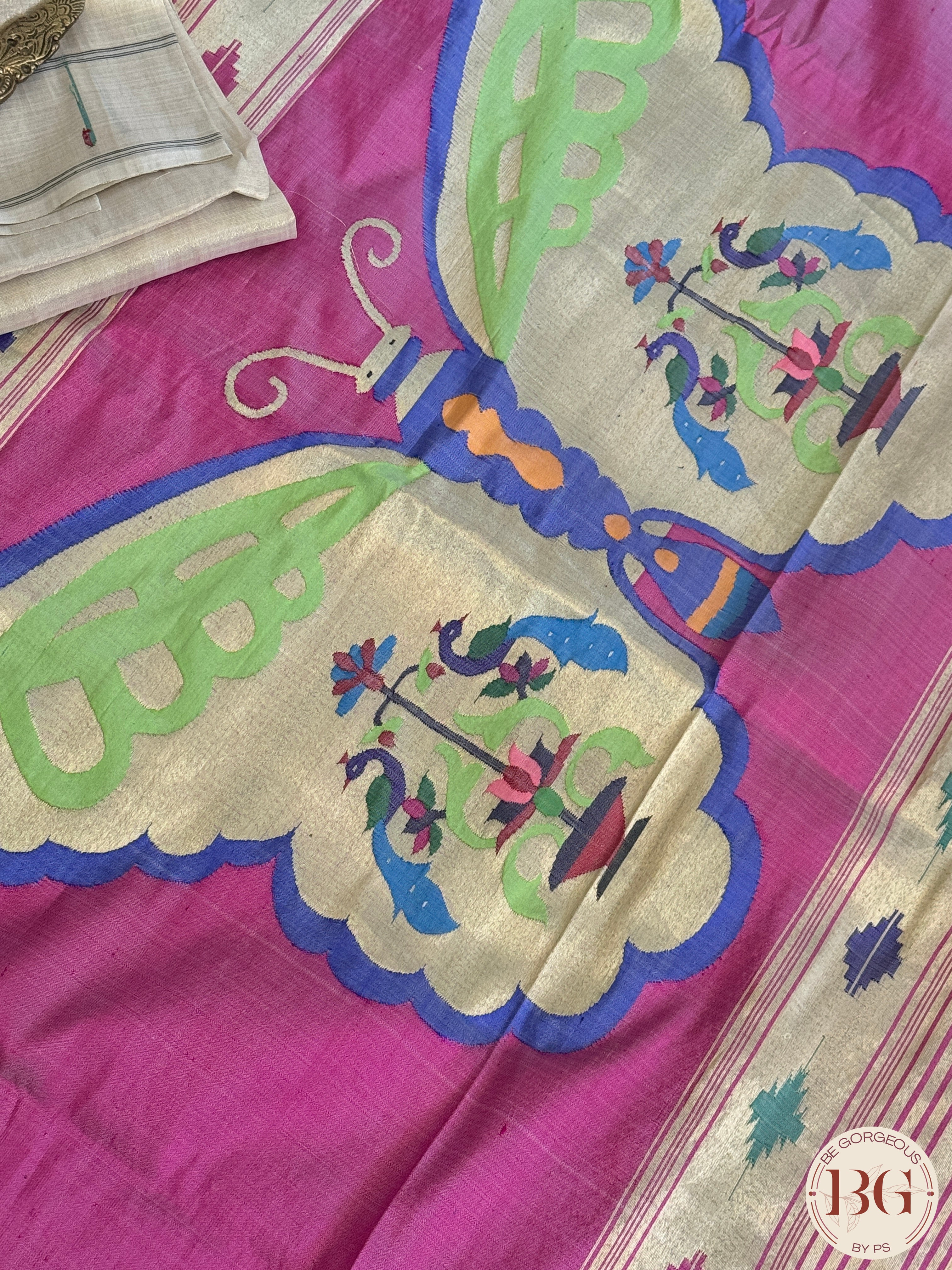 Paithani Pure silk handloom saree with Single muniya - Off White Pink