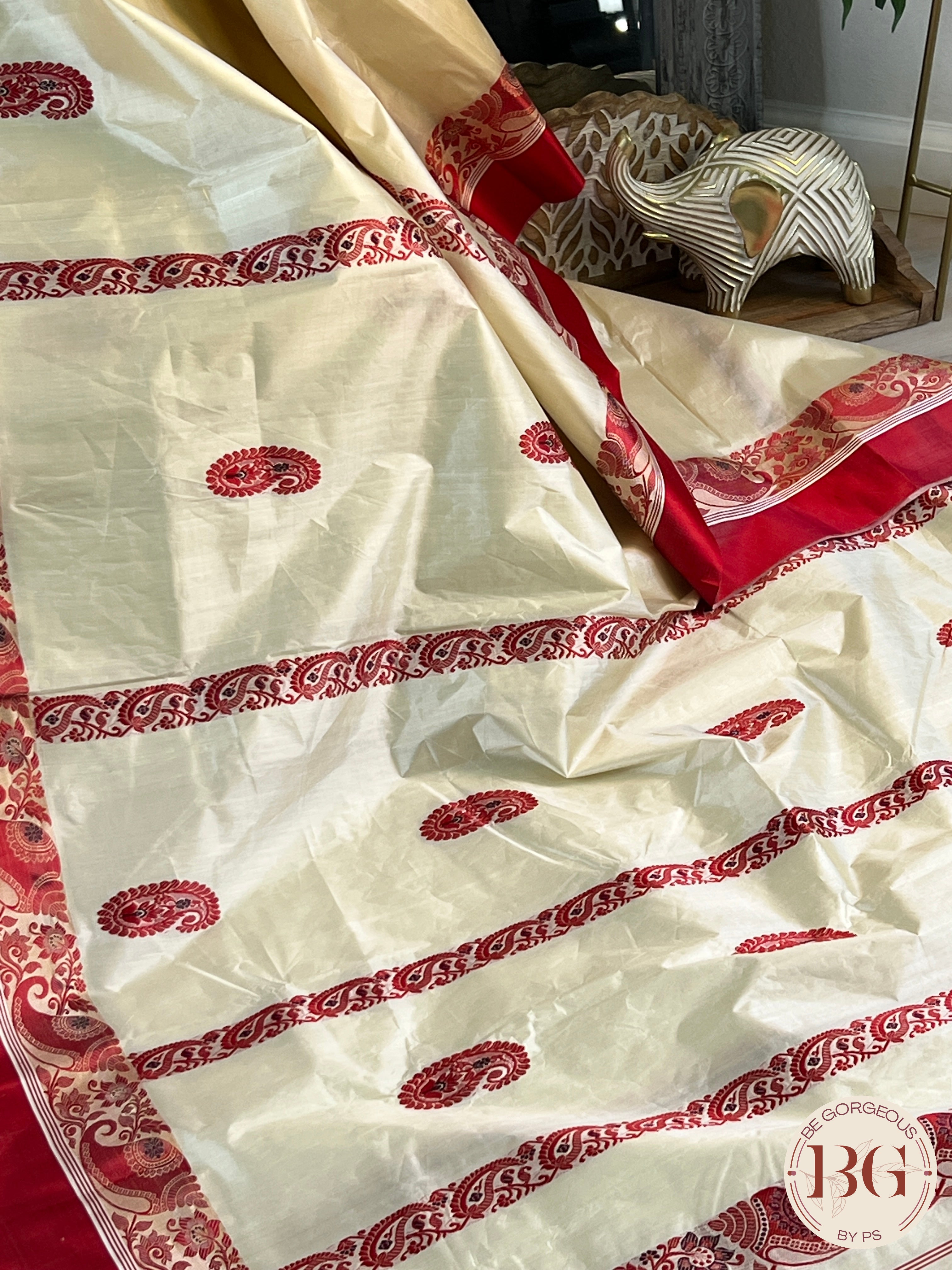 Pure Garad Silk Stripes design saree color - white red