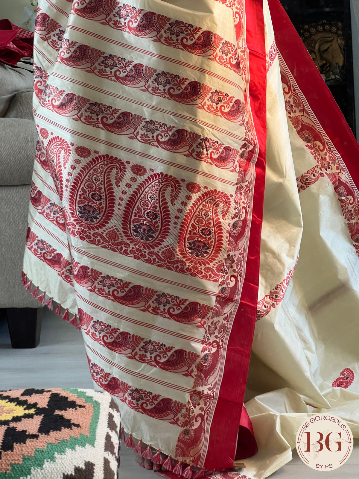 Pure Garad Silk Stripes design saree color - white red