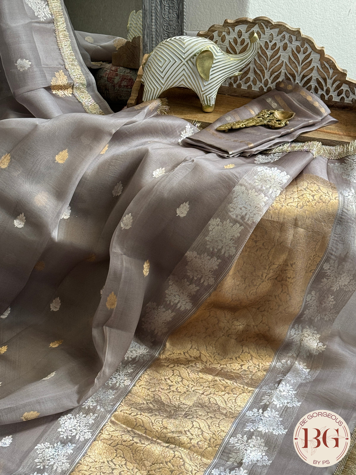 Banarasi kora organza with gota kinaari hanloom silkmark certified saree - Grey