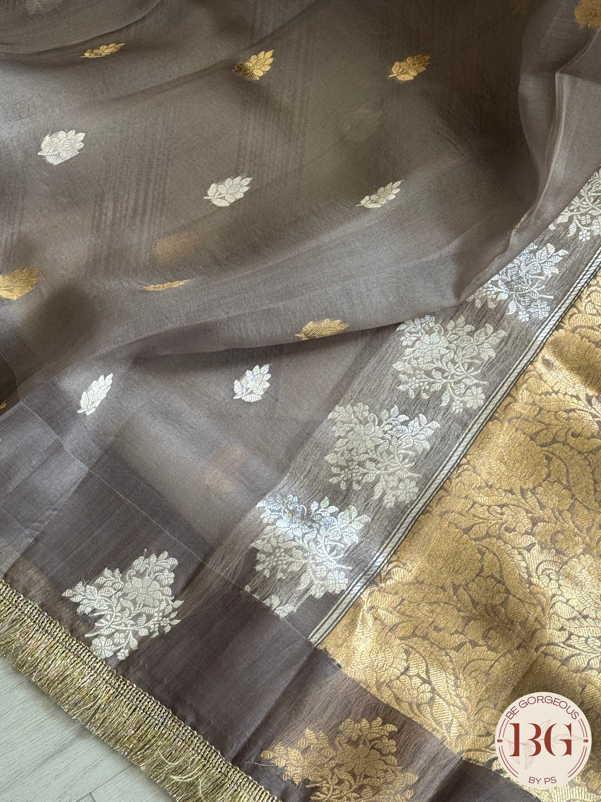 Banarasi kora organza with gota kinaari hanloom silkmark certified saree - Grey