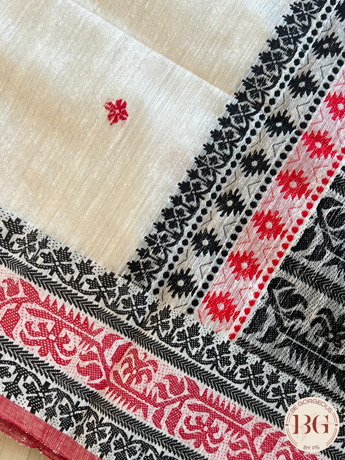Matka Silk saree color - white red