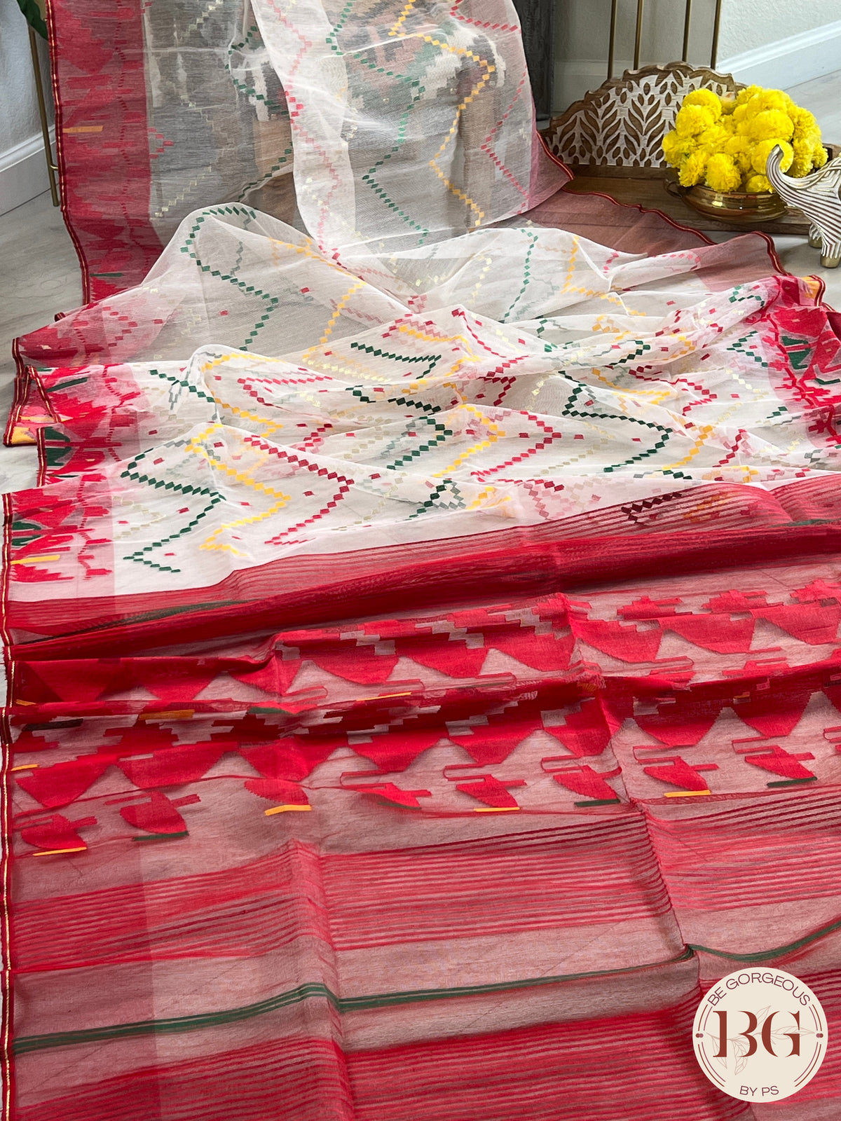 Handloom dhakai jamdani saree color - white red green yellow