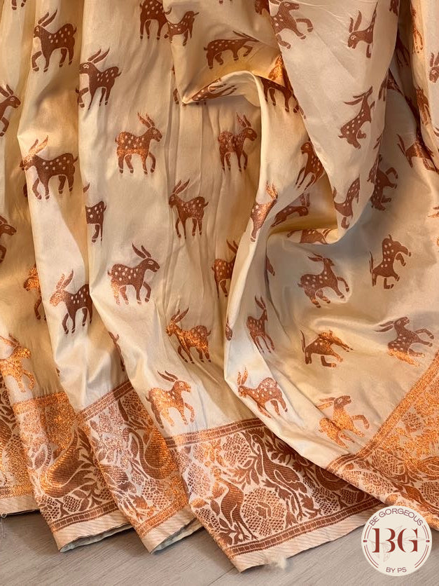 Soft silk with deer motifs and figures on pallu saree color - off white