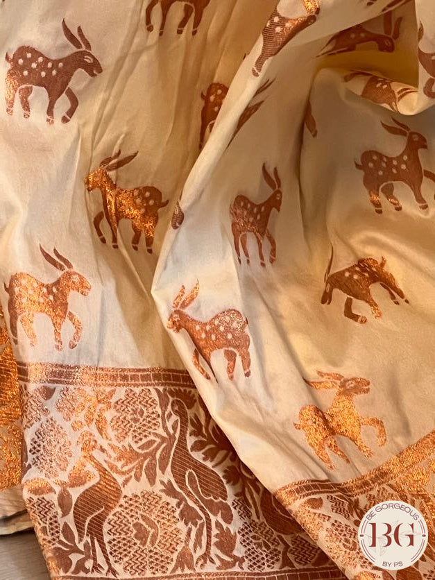 Soft silk with deer motifs and figures on pallu saree color - off white