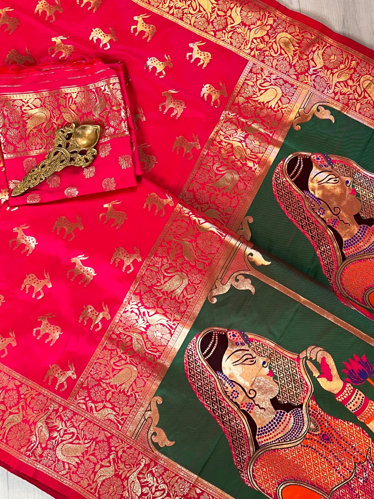 Soft silk with deer motifs and figures on pallu saree color - pink