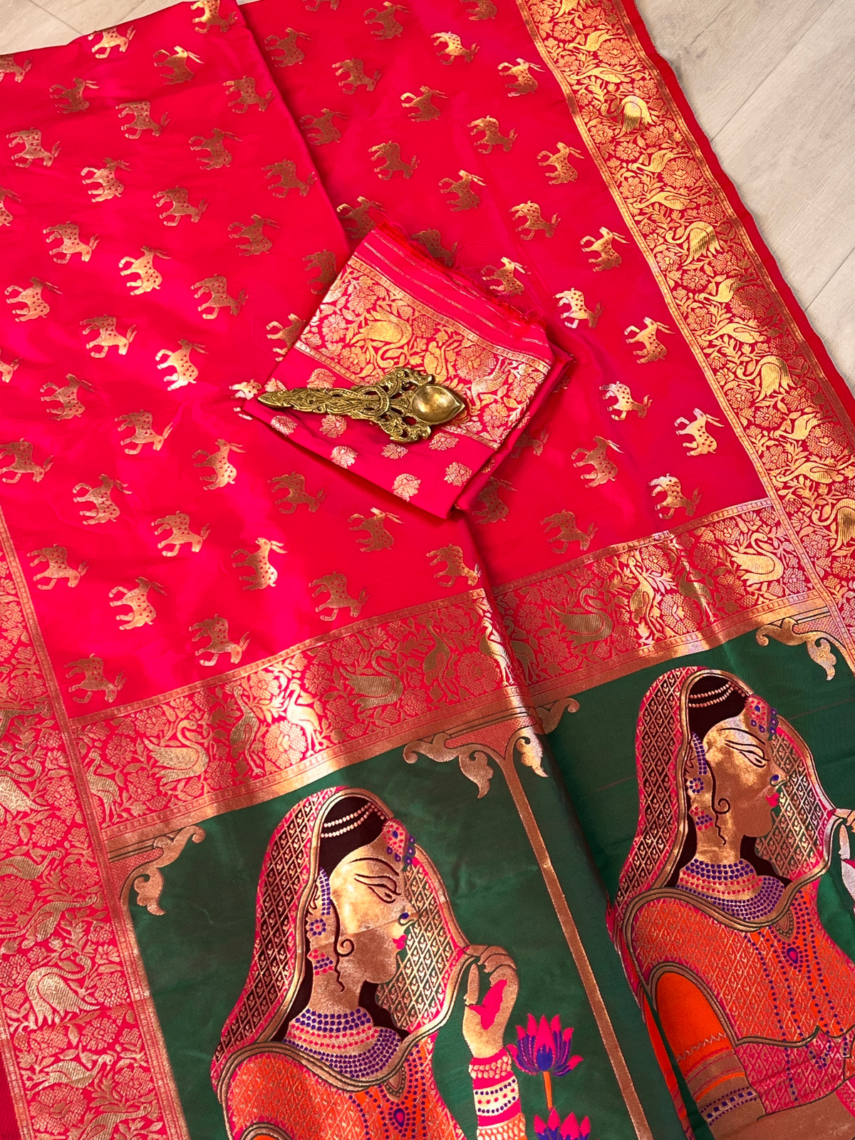 Soft silk with deer motifs and figures on pallu saree color - pink