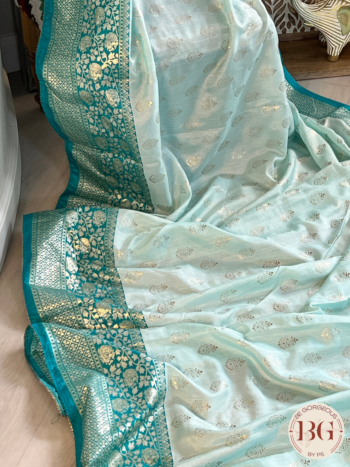 Soft Silk saree with foil print - dancing figures on pallu saree color - rama green