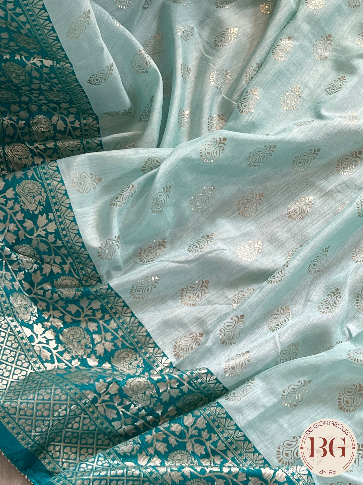 Soft Silk saree with foil print - dancing figures on pallu saree color - rama green