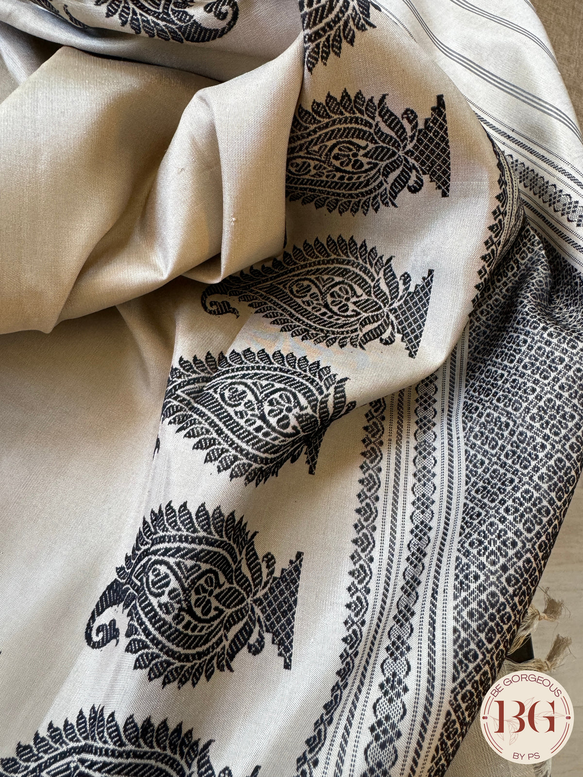 Gadwal handloom pure silk saree - off white with grey no zari gadwal