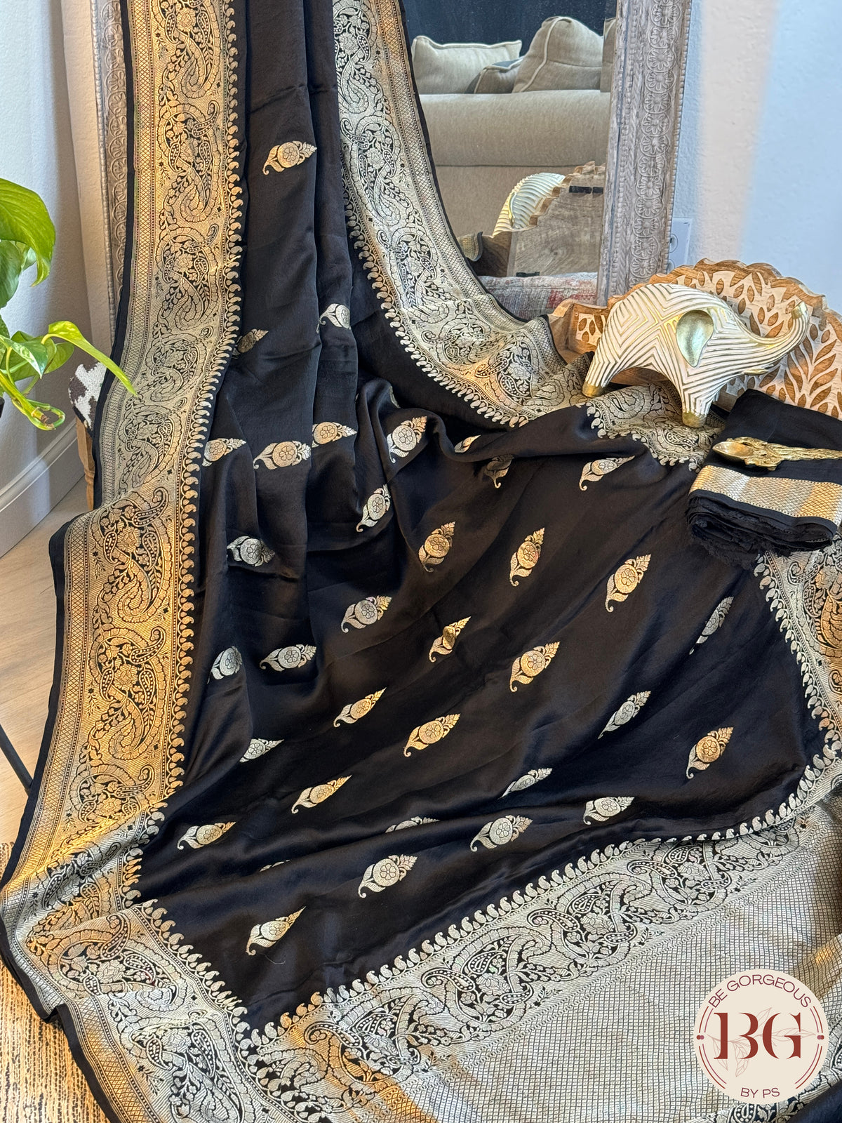 Mushroo banarasi kandhwa weaving pure silk handloom saree - Black