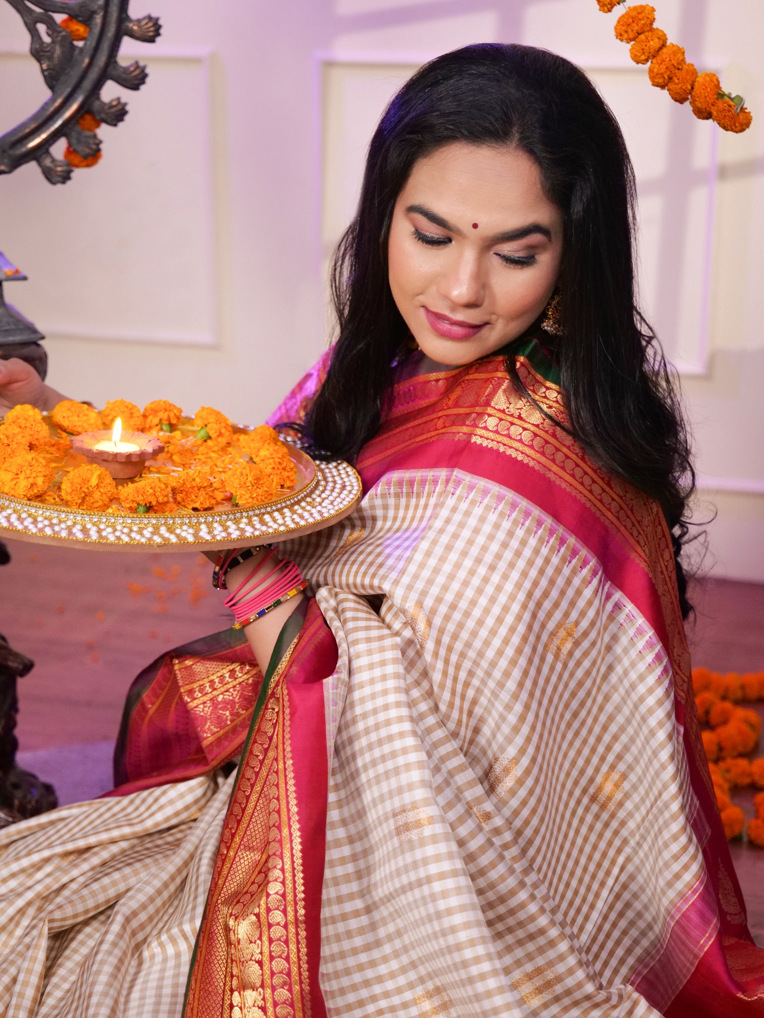 Gadwal Pure Silk Handloom Saree in Red : SMUA137