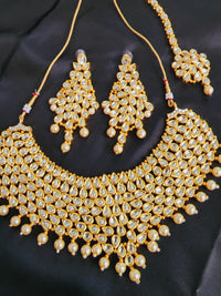 Gold Kundan Choker Necklace Set with maangtika