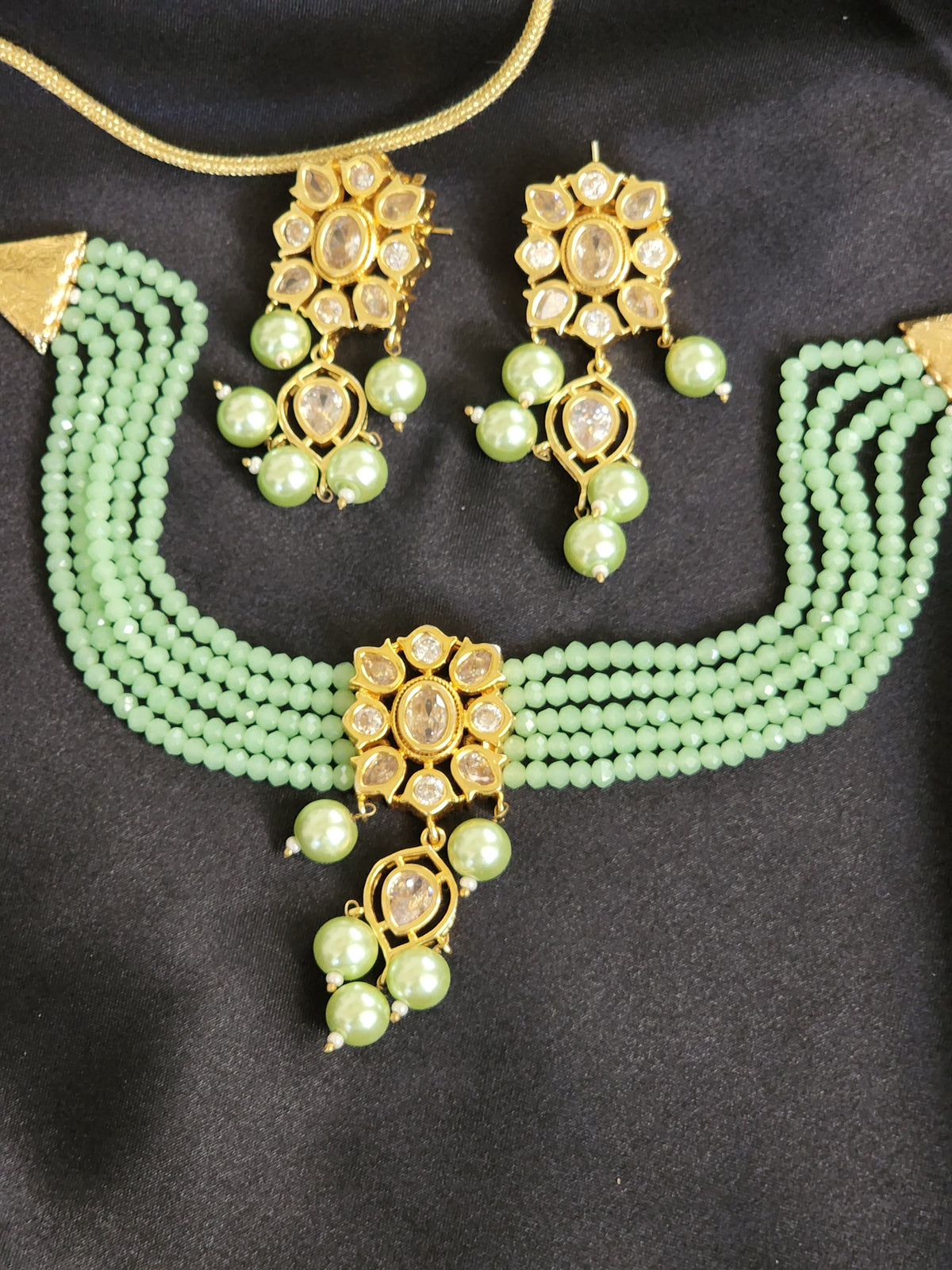 Chokar kundan set with earrings