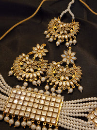 Gold Kundan Choker Necklace Set with maangtika - gold