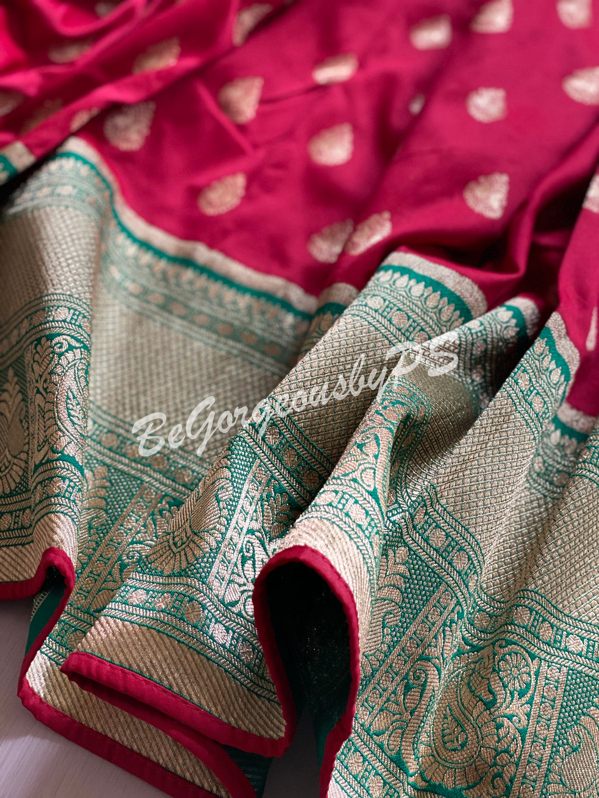 Pattu moonga banarasi saree