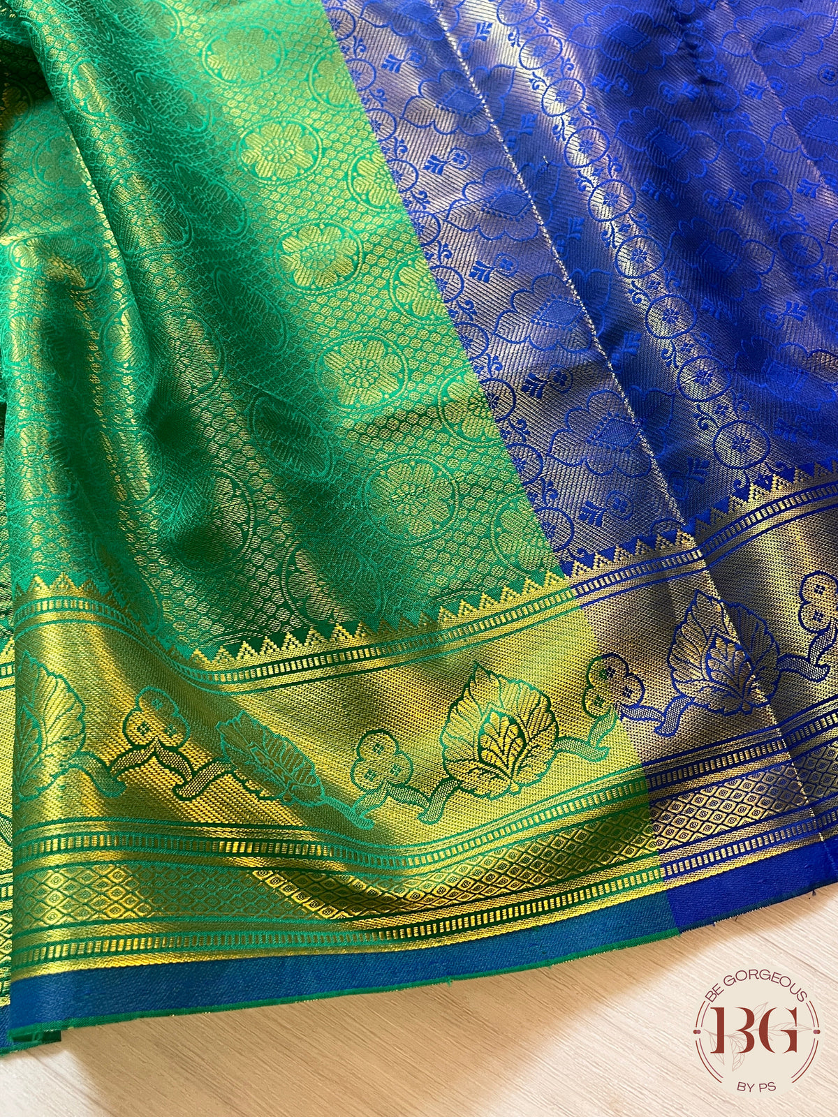 SOFT SILK SOFT SILK GREEN BLUE comes with a stitched blouse